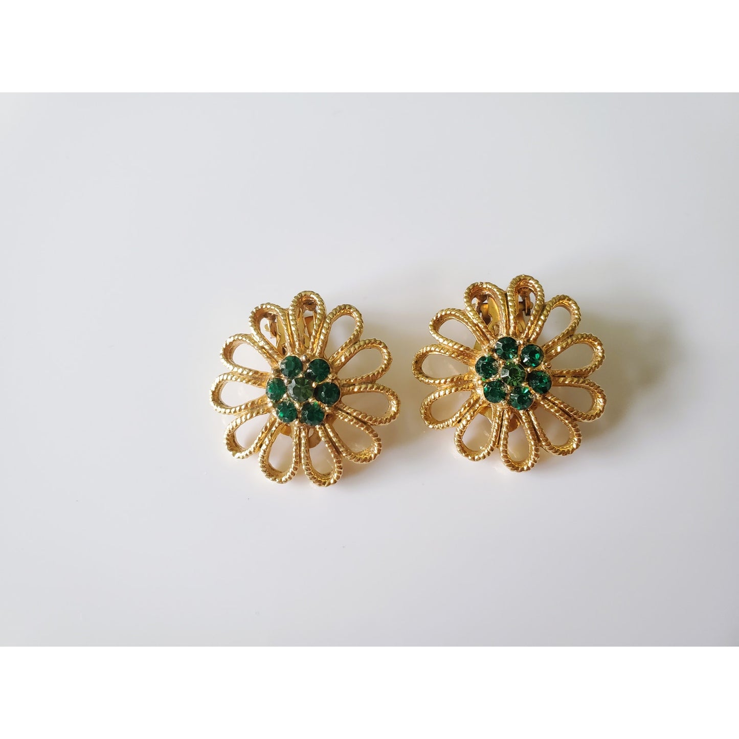 Vintage Green Stone Floral Brooch and Jewelry Set
