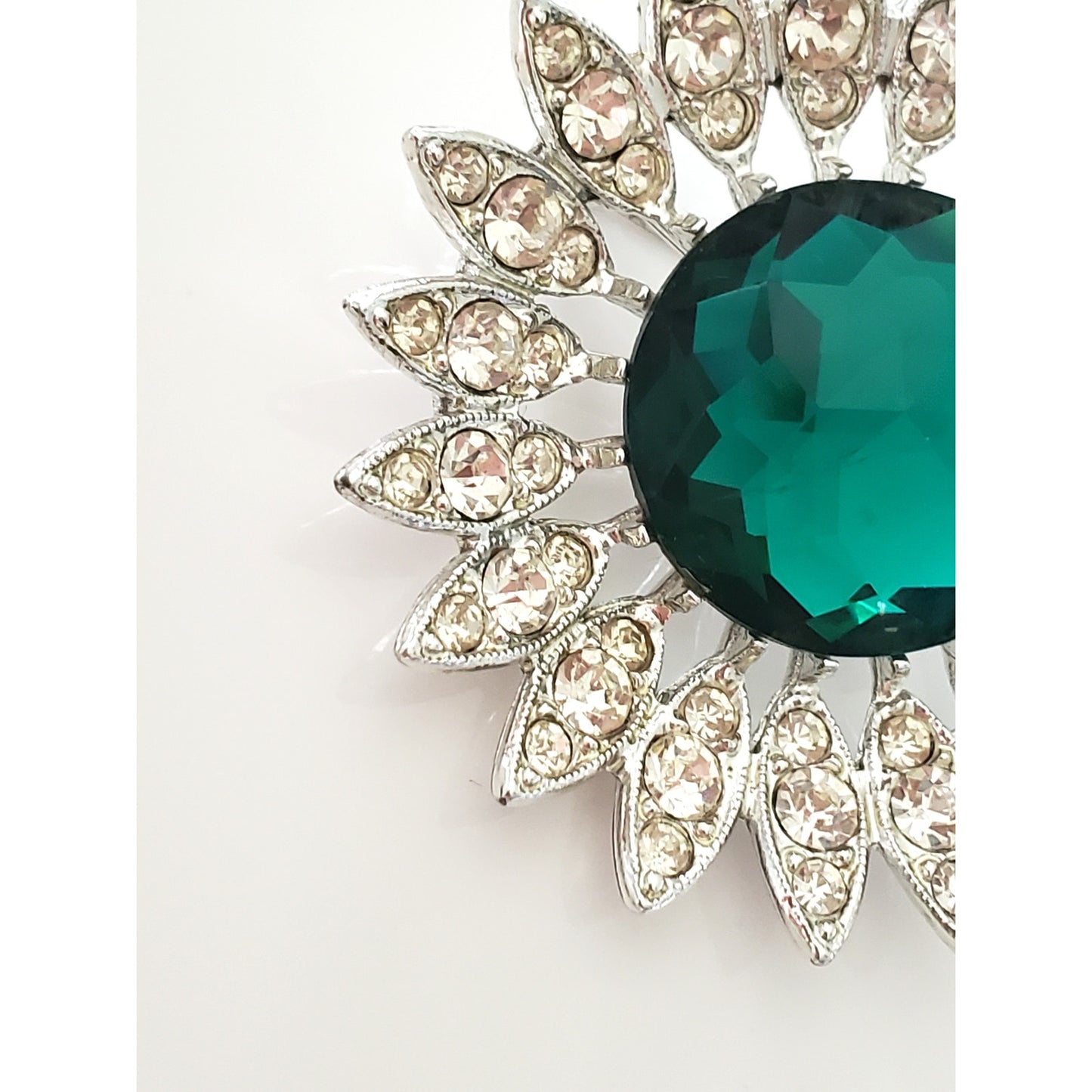 Vintage Sarah Coventry Green Emerald and Clear Sunflower Starburst Brooch