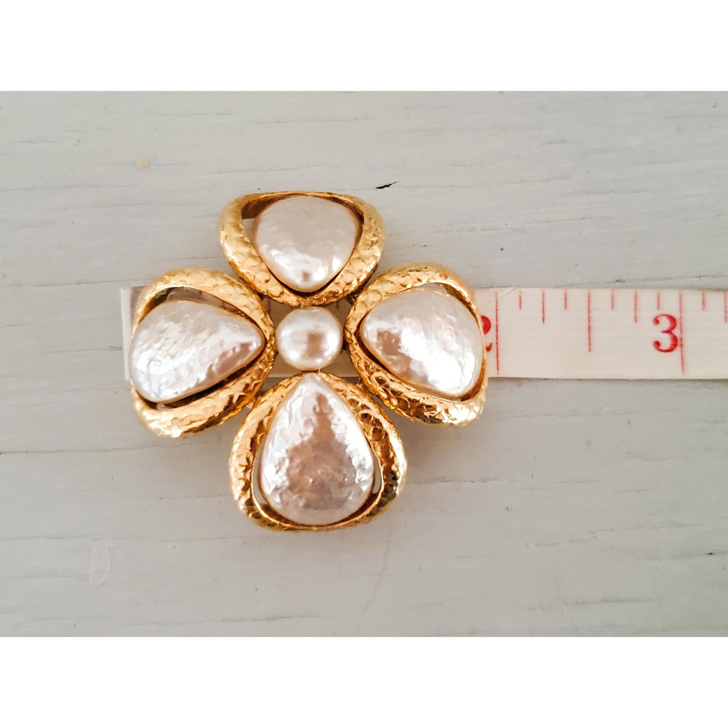Large Vintage Metallic Floral Gold Tone Brooch