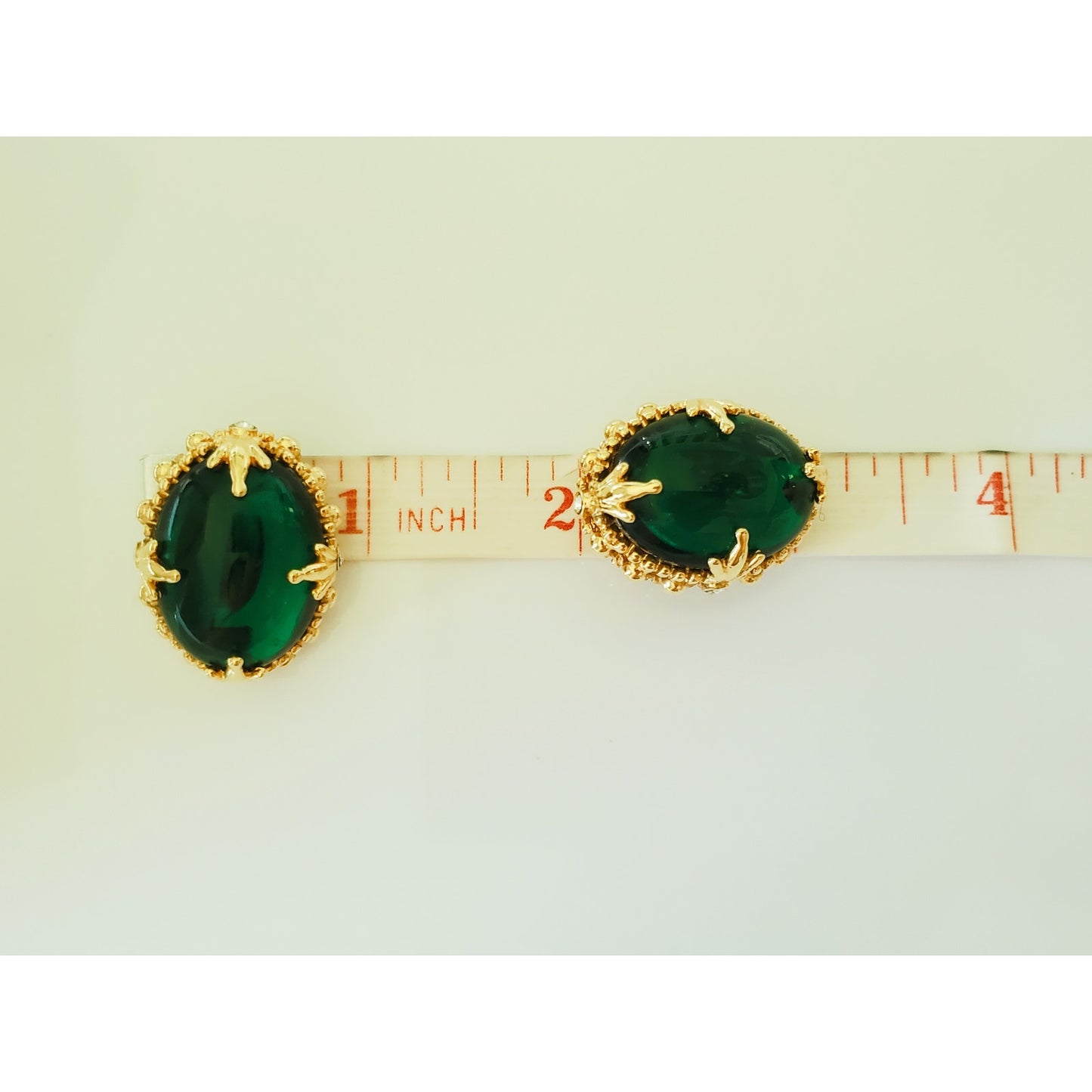 Vintage Large Green Carbochan Clip On Earrings