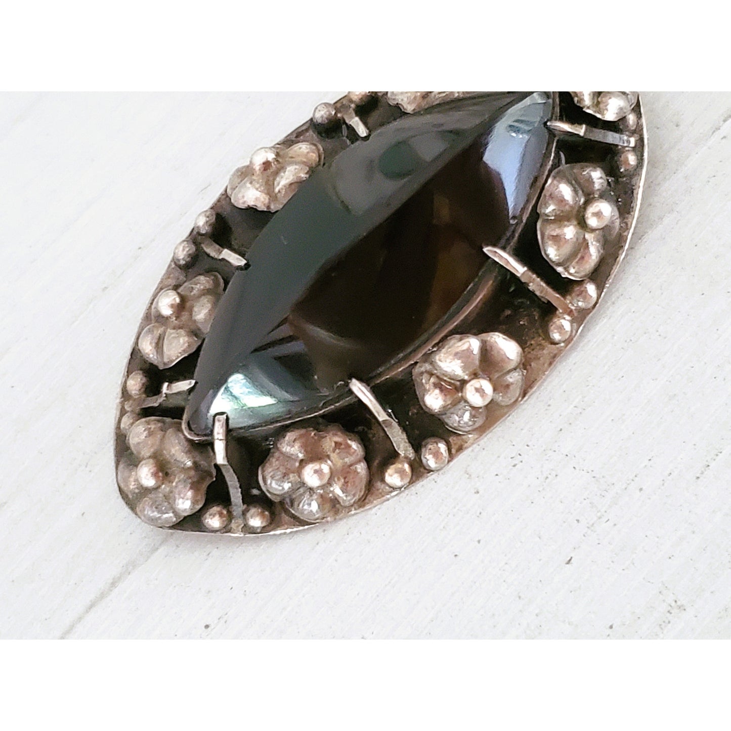 Vintage Sterling Silver Floral Oval Onyx Brooch