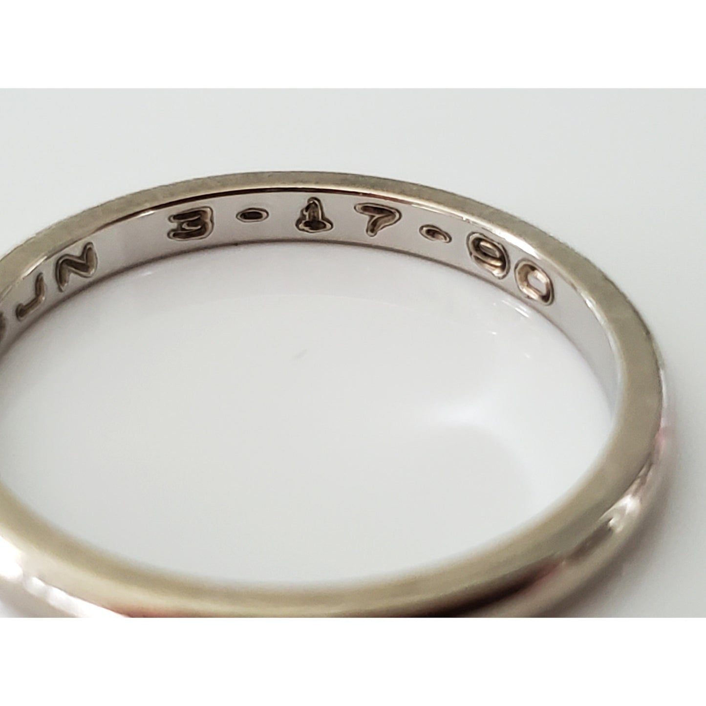 Vintage 1990s 14K White Gold Engraved Artcarved Wedding Ring Band