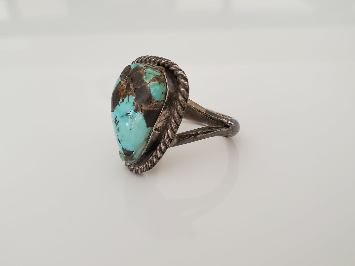 Vintage 1970s Southwestern Sterling Silver Natural Turquoise Navajo Ring