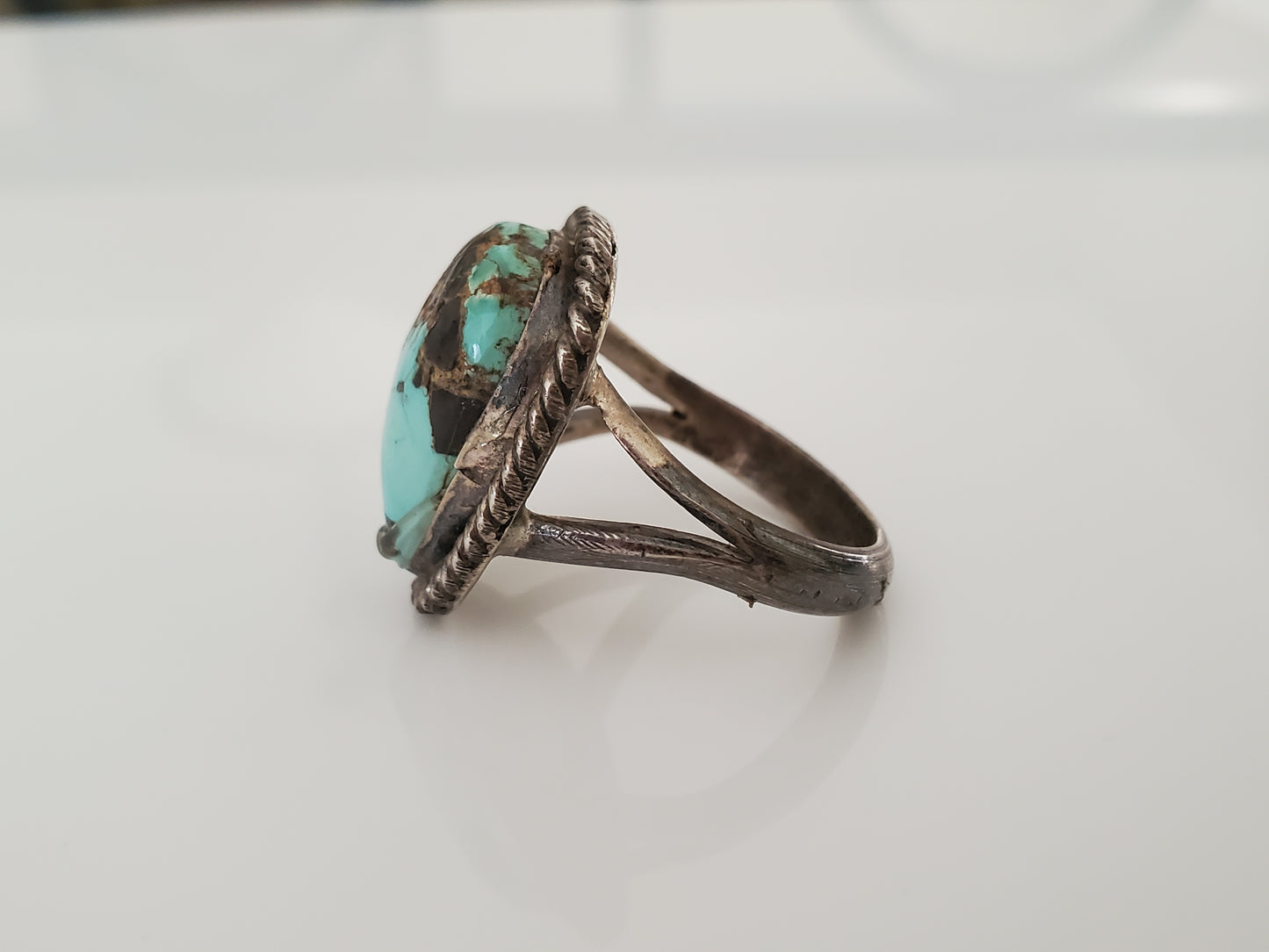 Vintage 1970s Southwestern Sterling Silver Natural Turquoise Navajo Ring