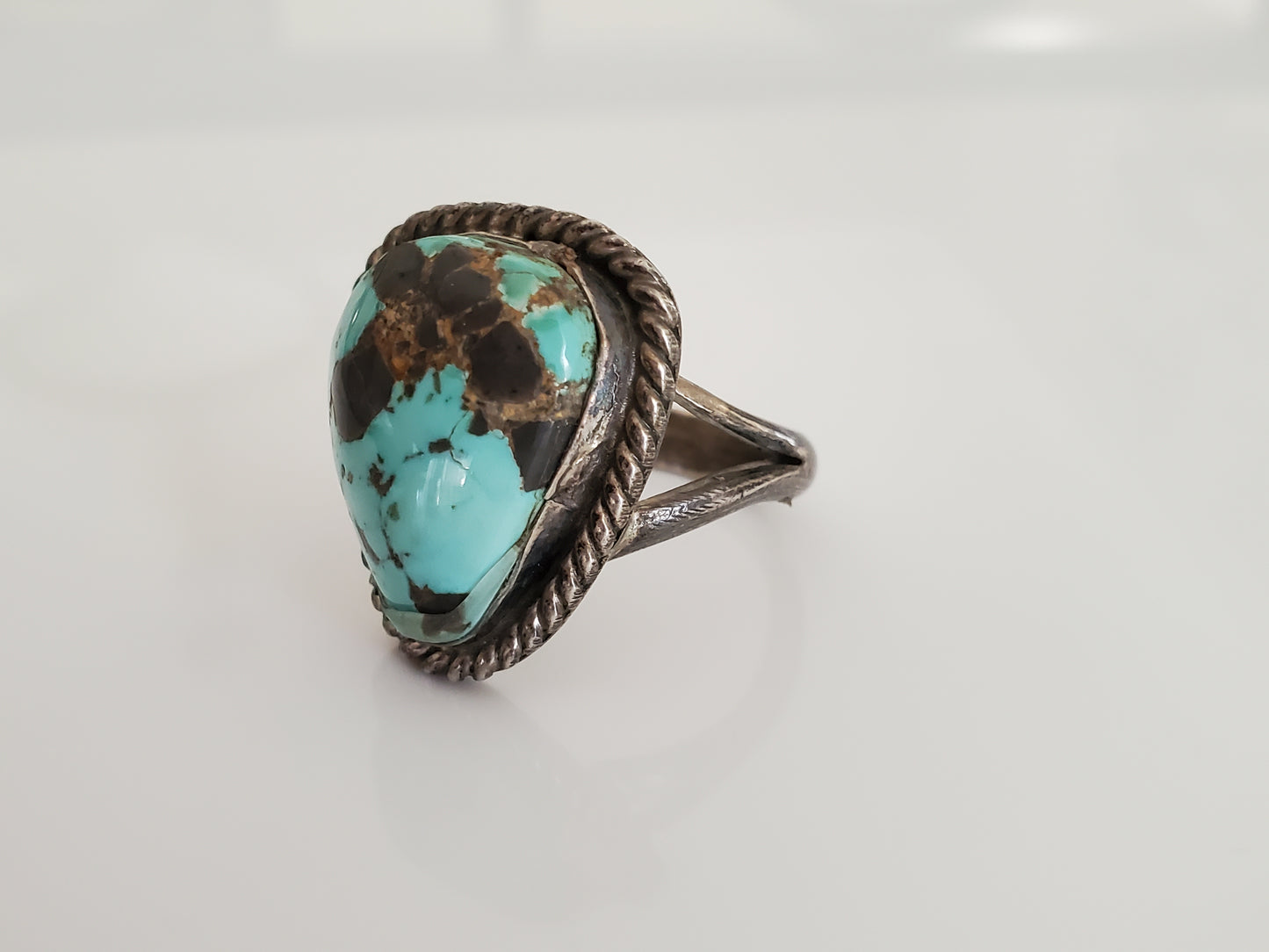 Vintage 1970s Southwestern Sterling Silver Natural Turquoise Navajo Ring