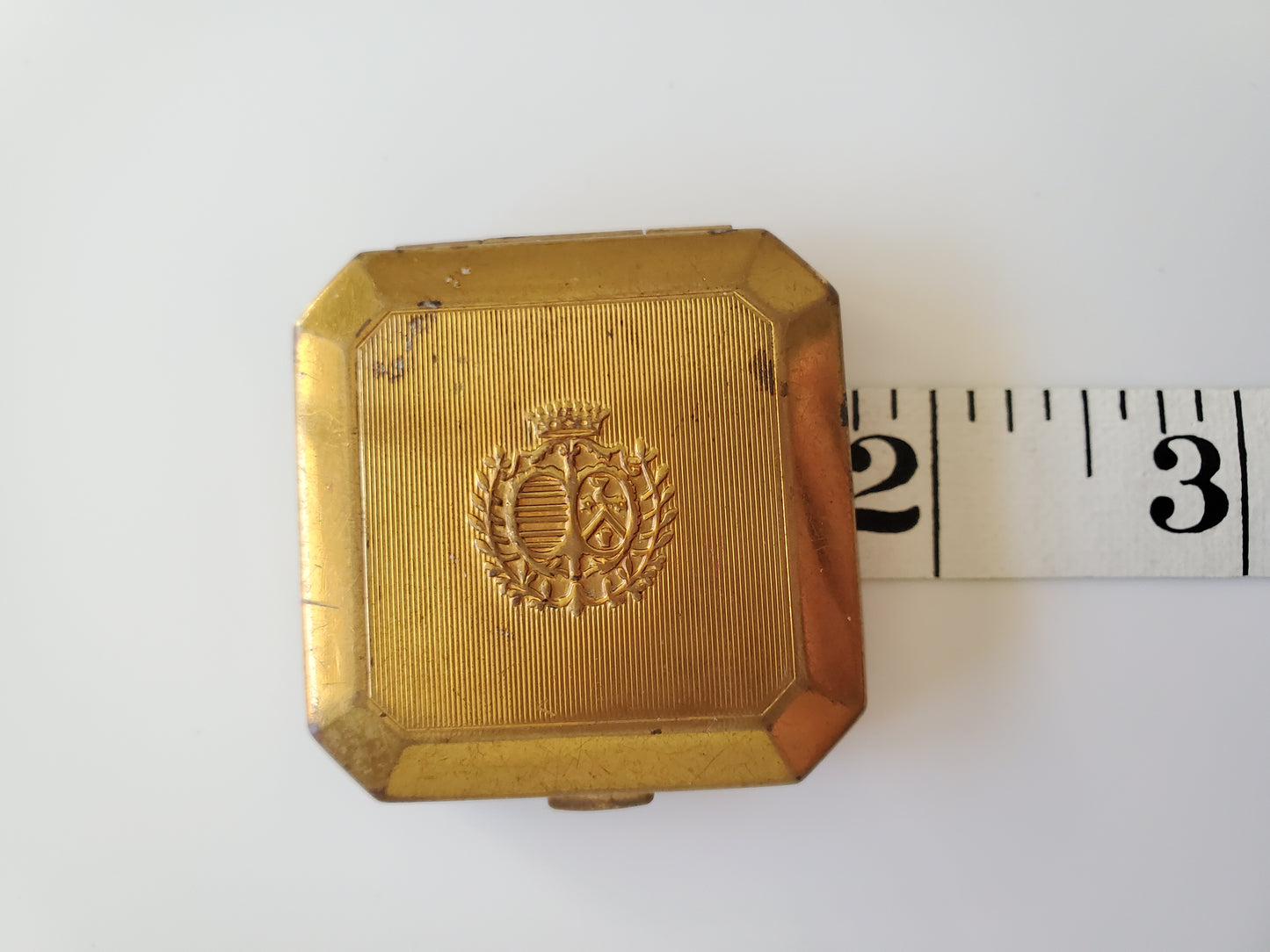 Small Vintage Richard Hudnut Square Gold Compact