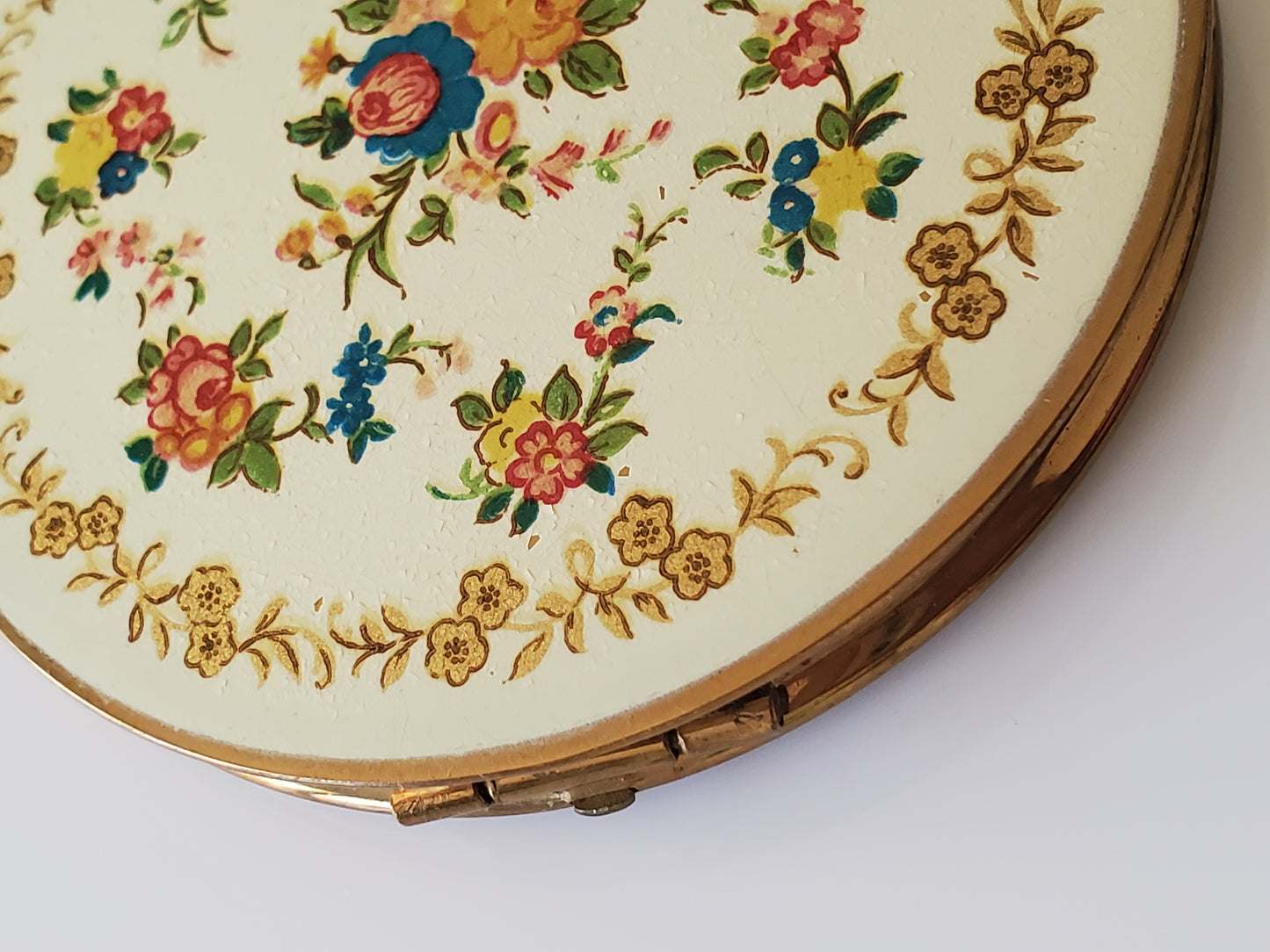 Mid century Stratton of England Cream Floral Powder Compact Mirror