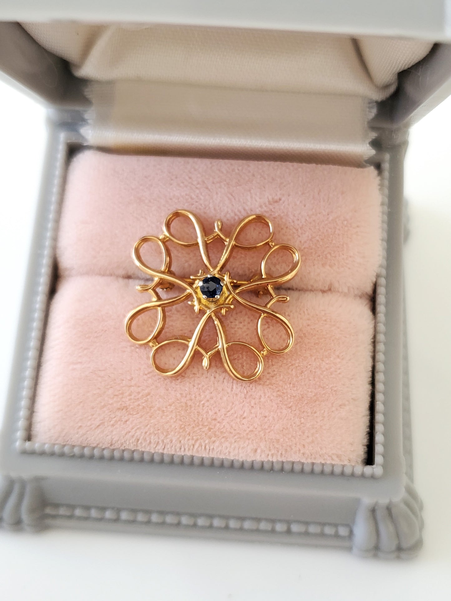 Vintage 10k Yellow Gold Blue Stone Pin Avon President’s Club Award Brooch