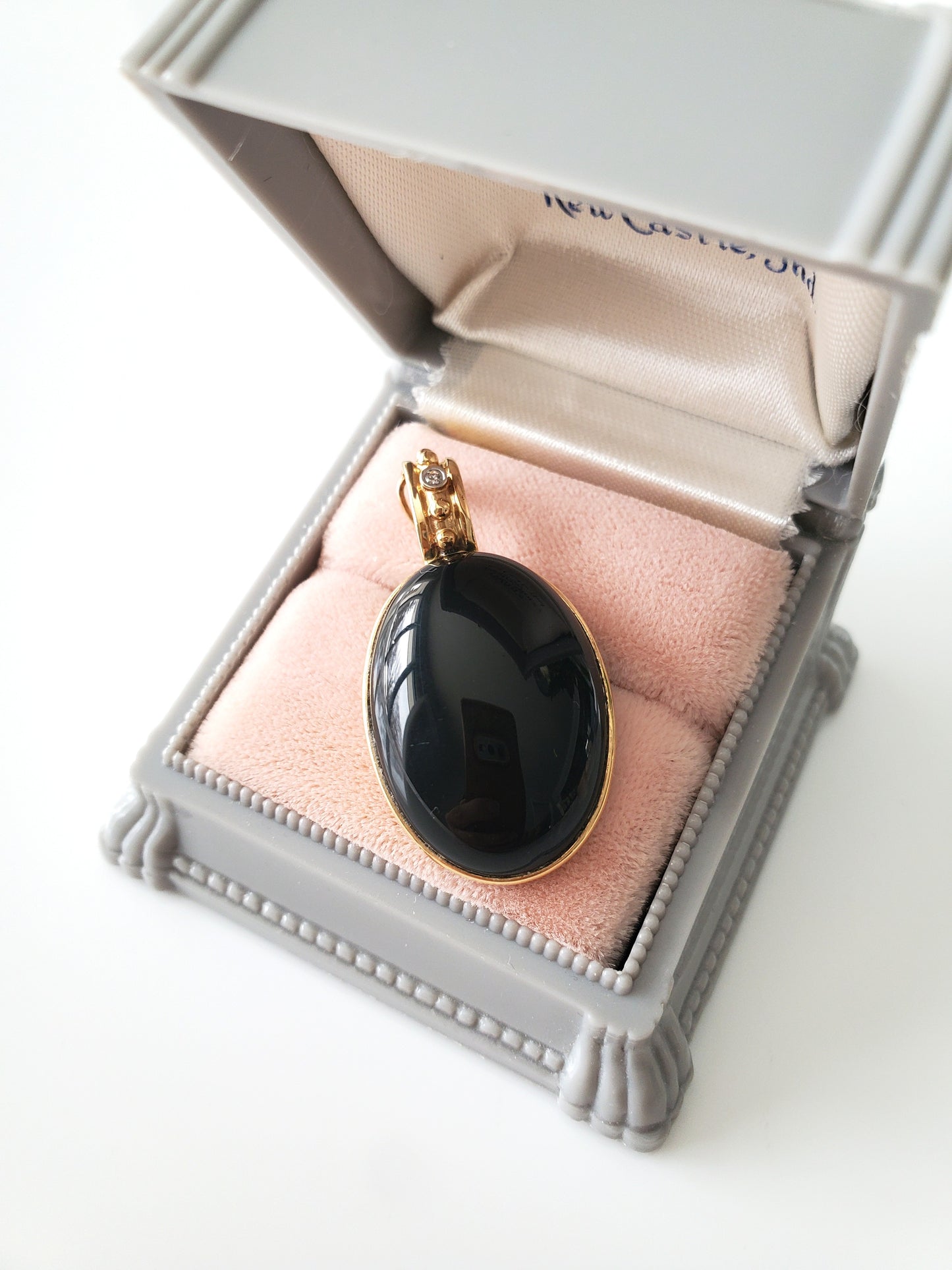 Vintage 14K Gold Onyx Oval Carbochan Snap-on Pendant
