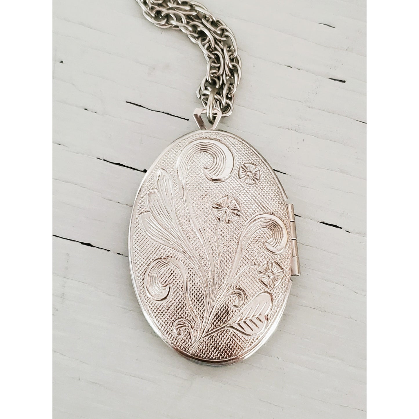 Vintage Silver Oval Floral Locket Necklace