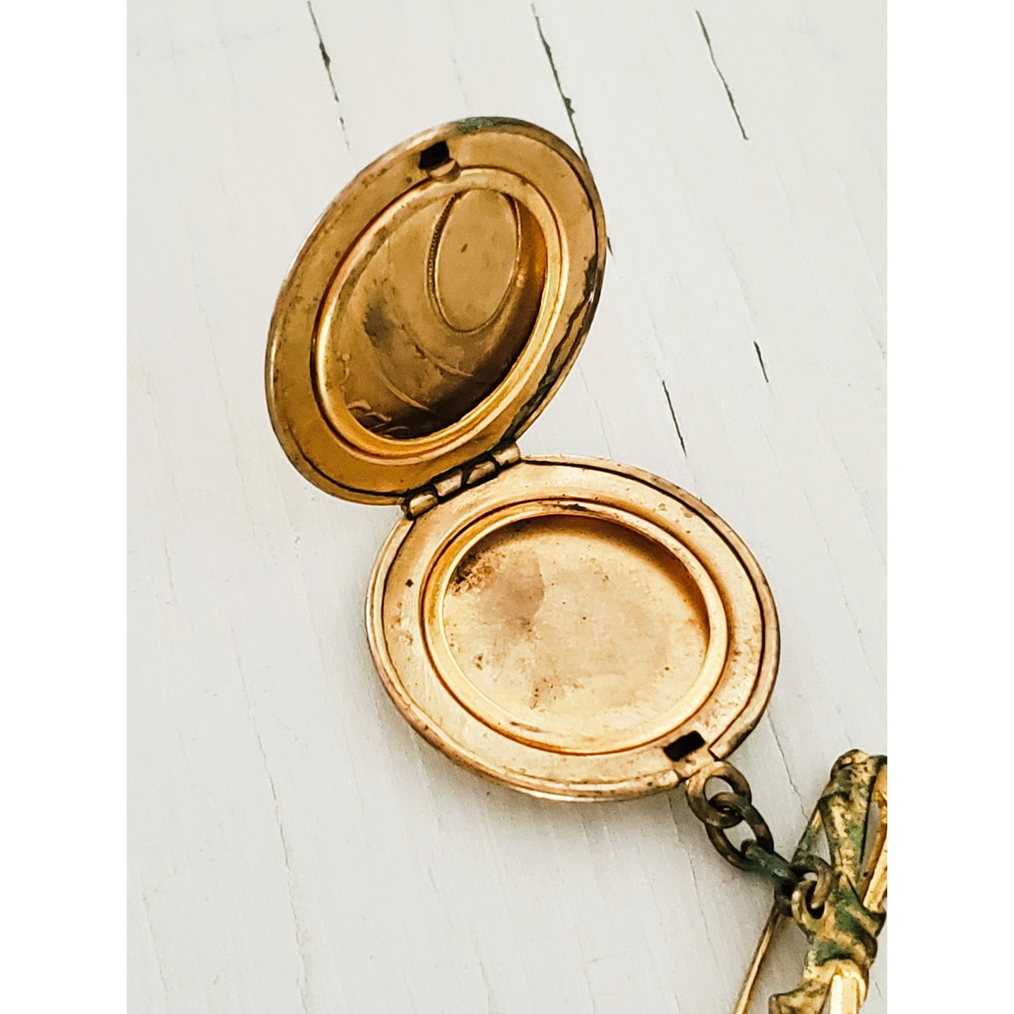 Vintage Victorian Round Gold Tone Locket Brooch