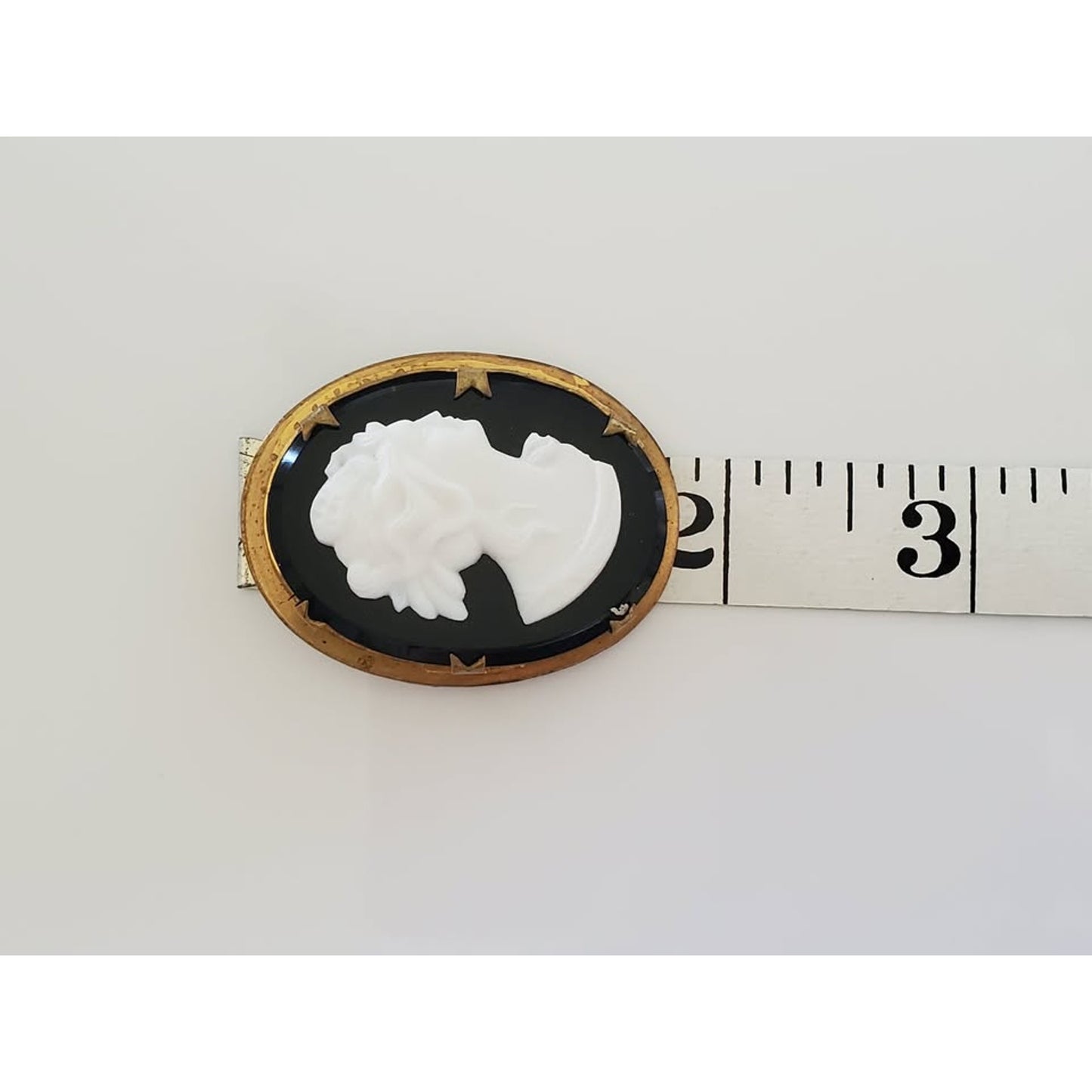 Vintage Gold Plated Black and White Stone Cameo Brooch