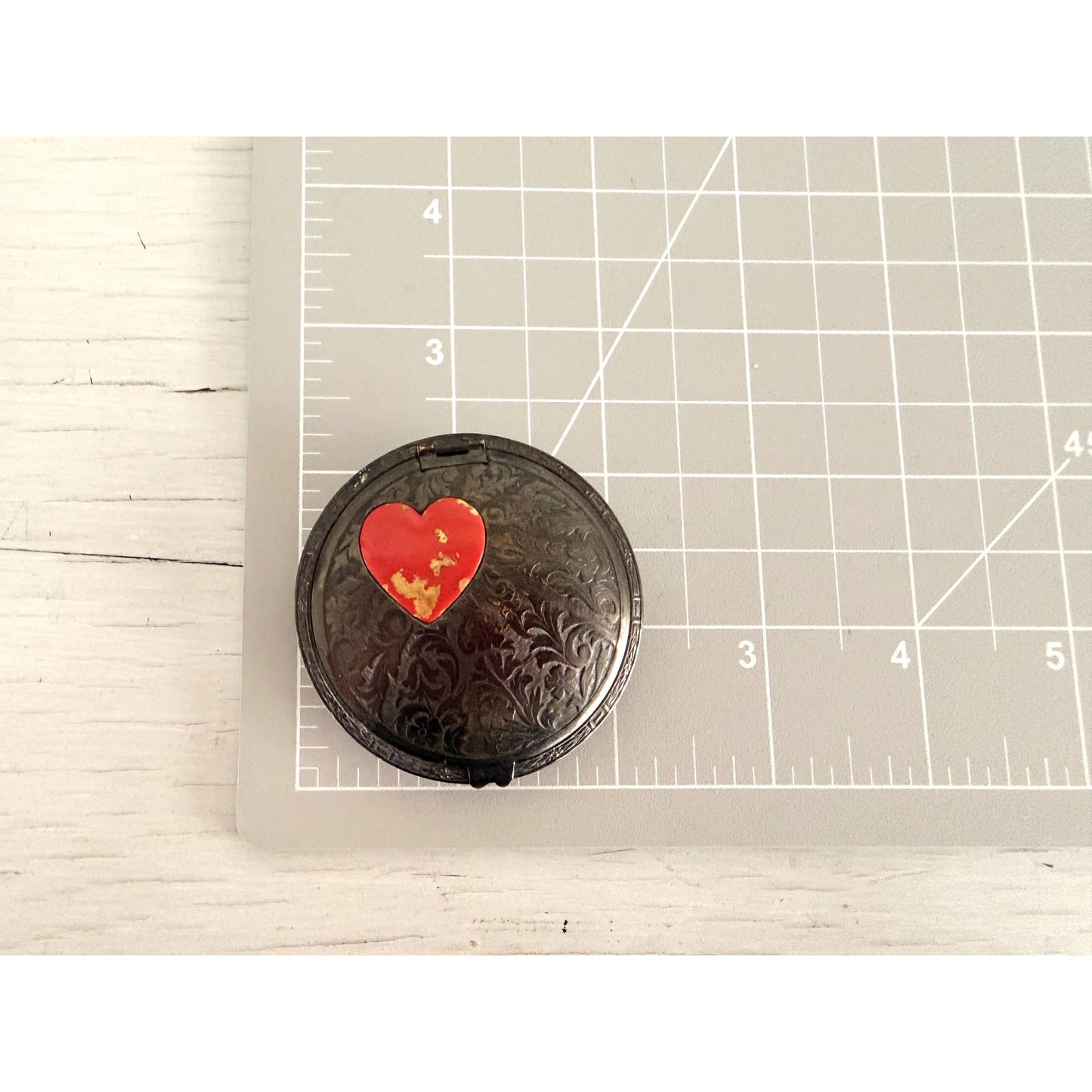 Vintage Antique Flaming Heart Madame Suzanne Boston Silver Compact