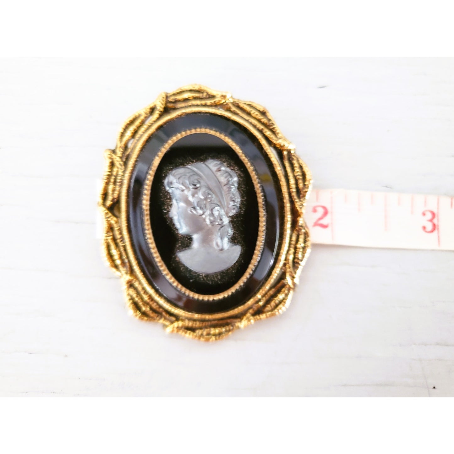 Vintage Gold tone Black Glass Cameo 2" Pin Brooch