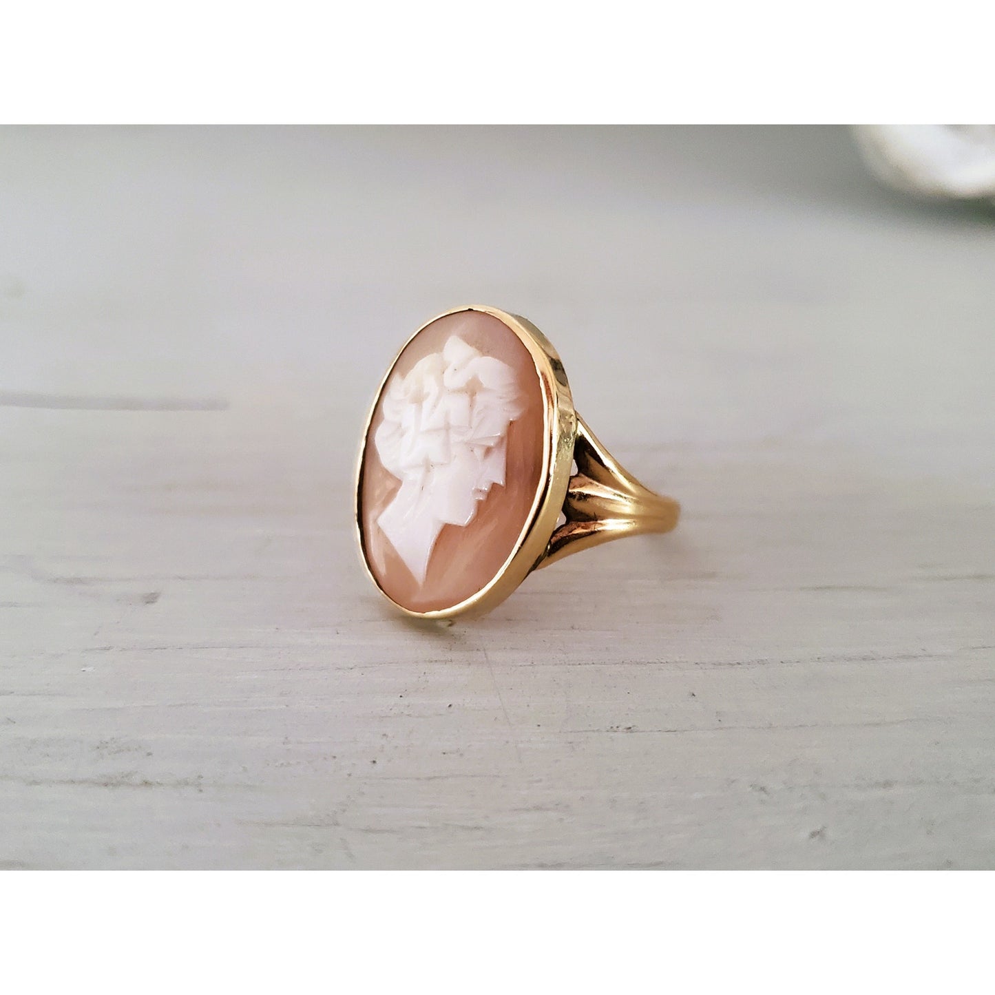 Vintage 10K Gold Cameo Shell Victorian Lady Ring
