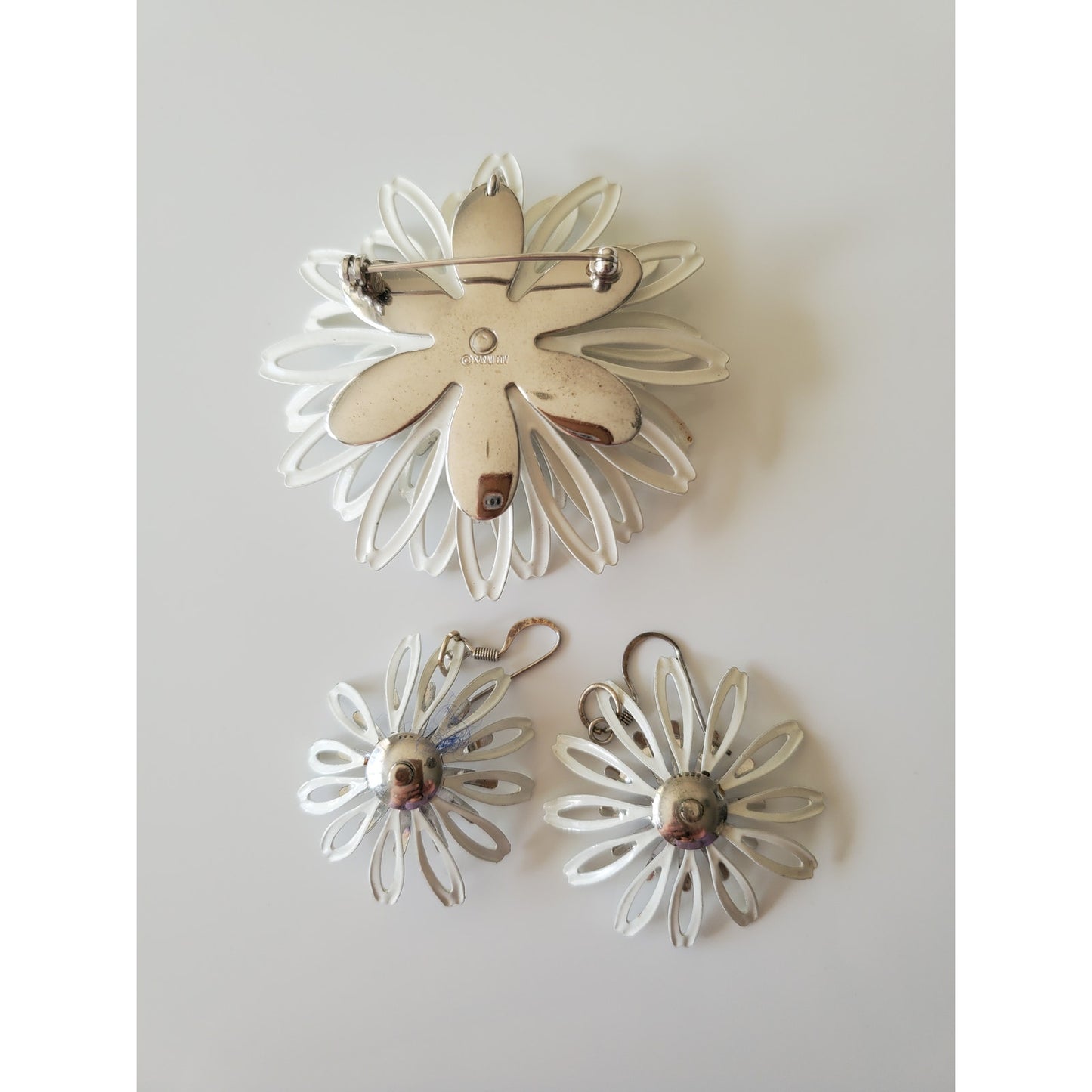 Vintage Sarah Coventry White and Silver Enamel Metal Flower Brooch and Earring Set