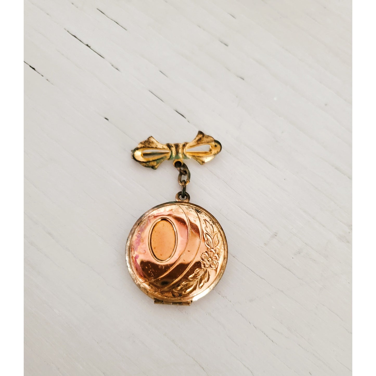 Vintage Victorian Round Gold Tone Locket Brooch