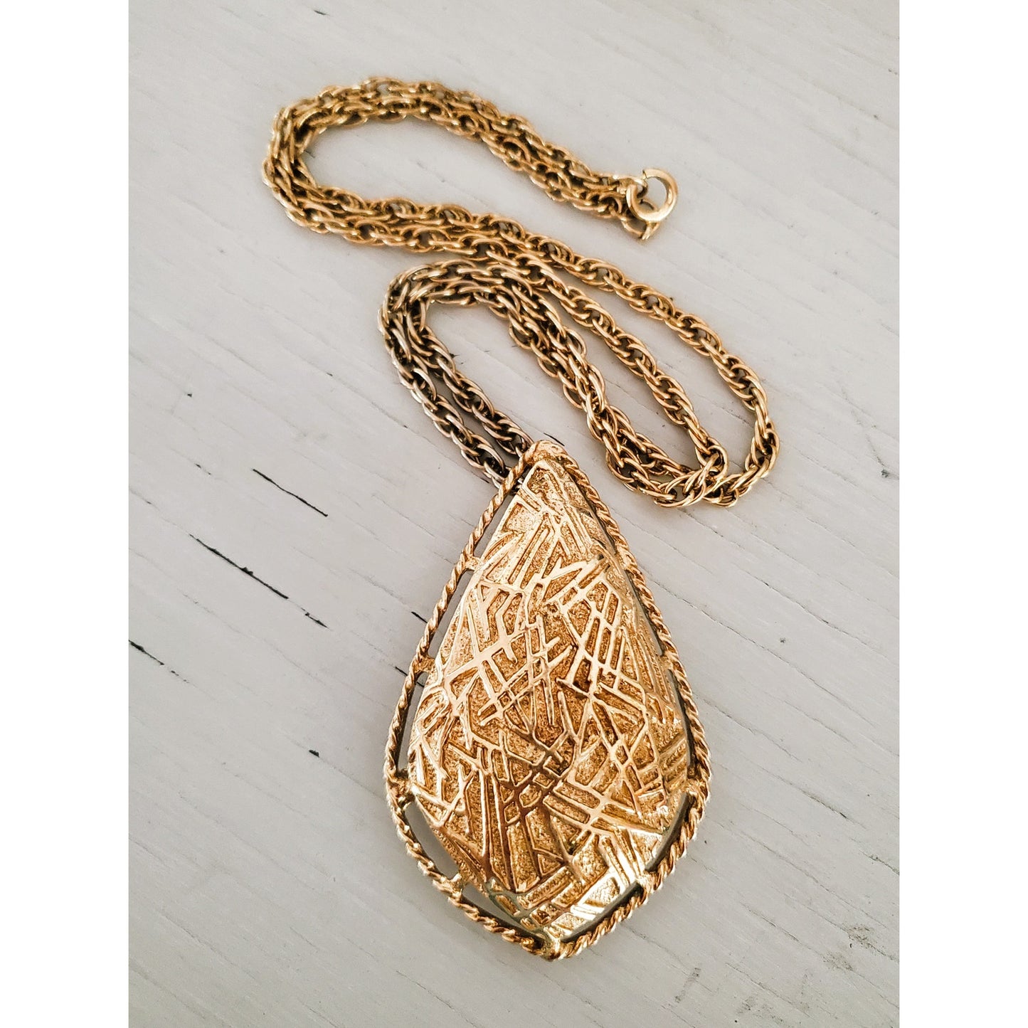 Vintage Sarah Coventry Gold Tone Necklace and Earring Set