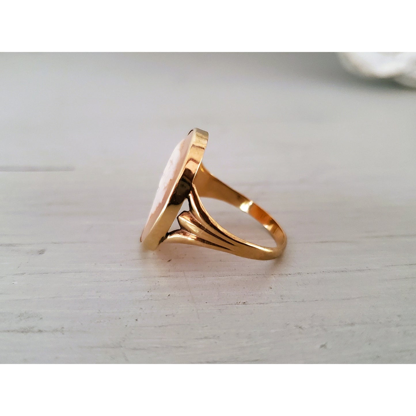 Vintage 10K Gold Cameo Shell Victorian Lady Ring