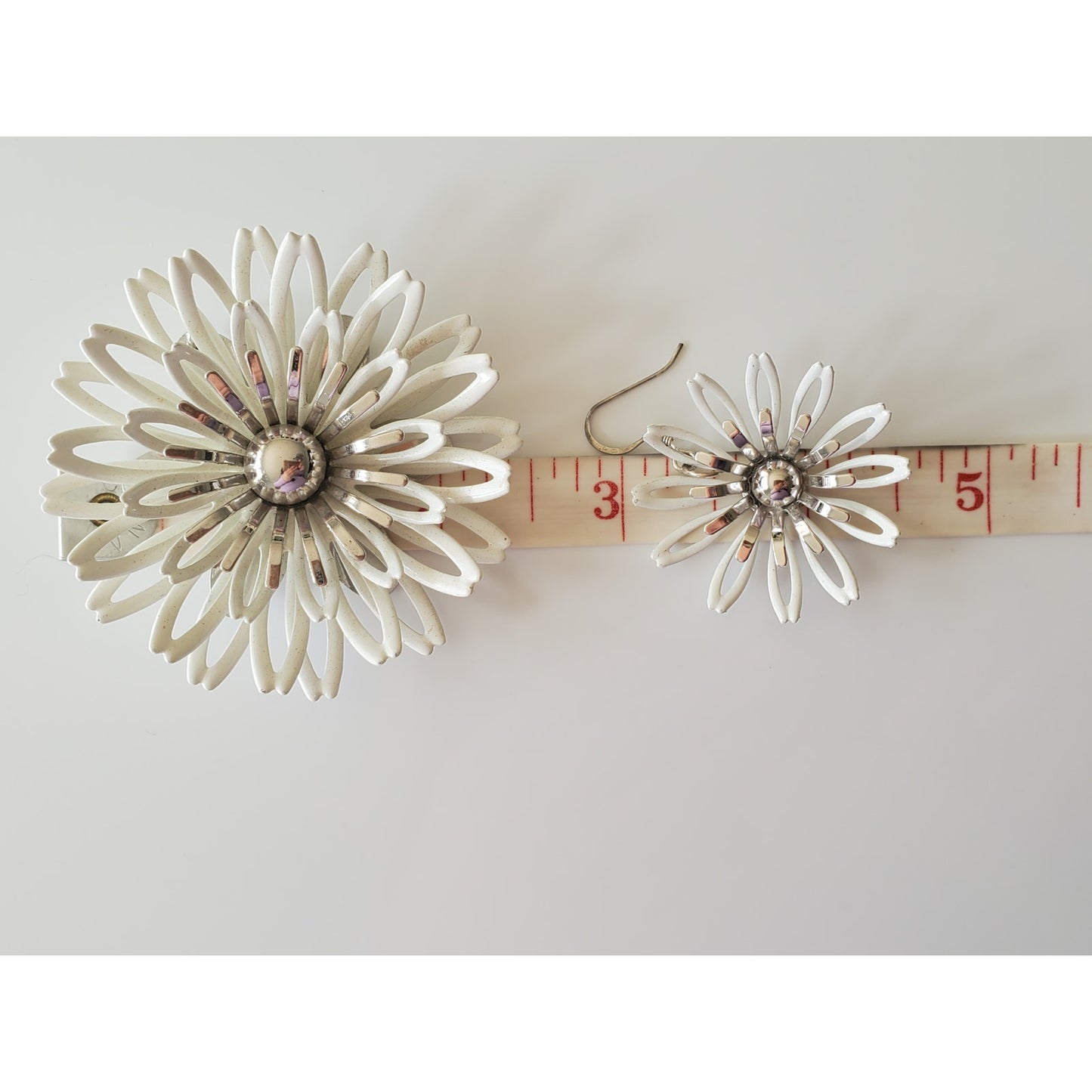 Vintage Sarah Coventry White and Silver Enamel Metal Flower Brooch and Earring Set