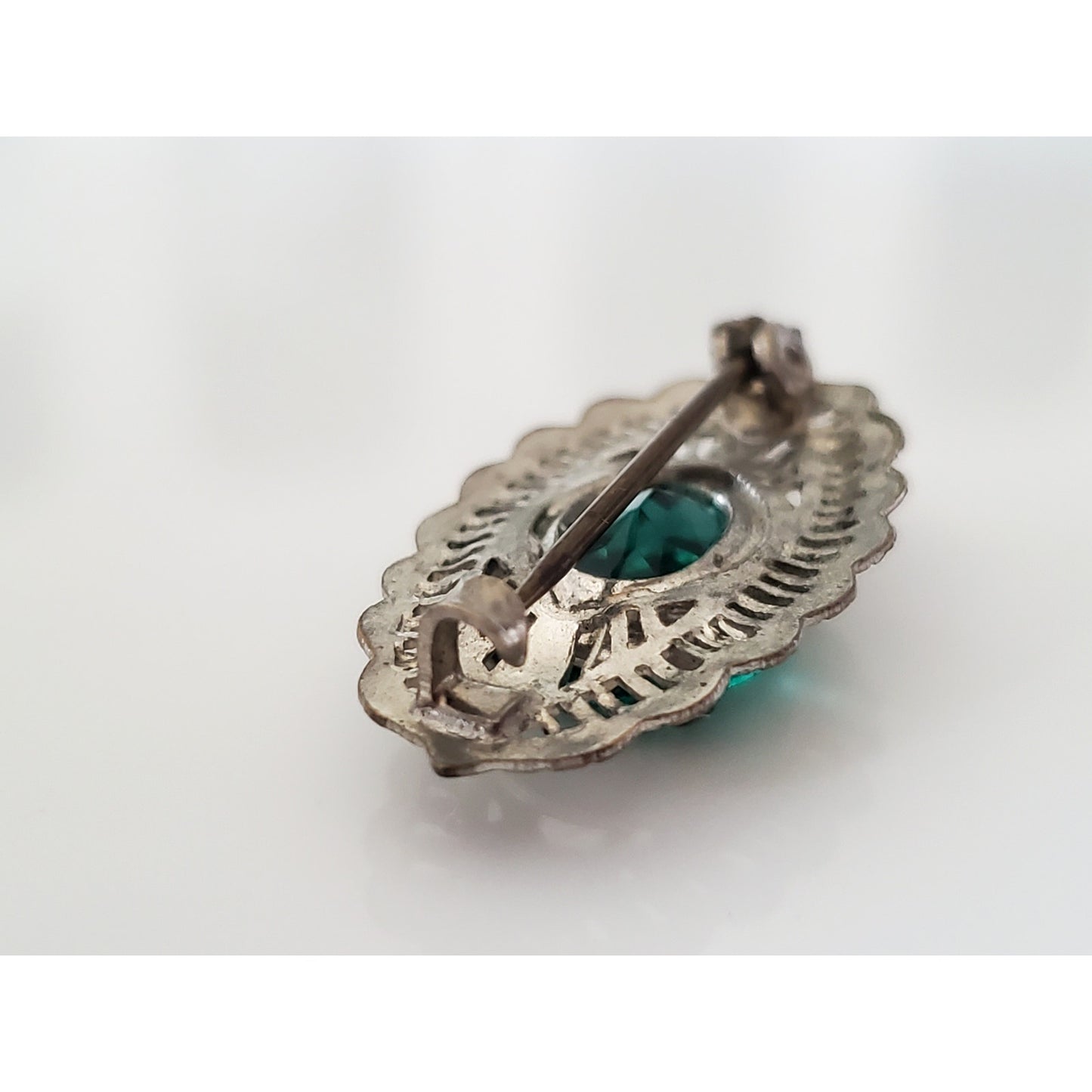 Antique Art Deco Green Glass Filagree Rhodium Plated Brooch