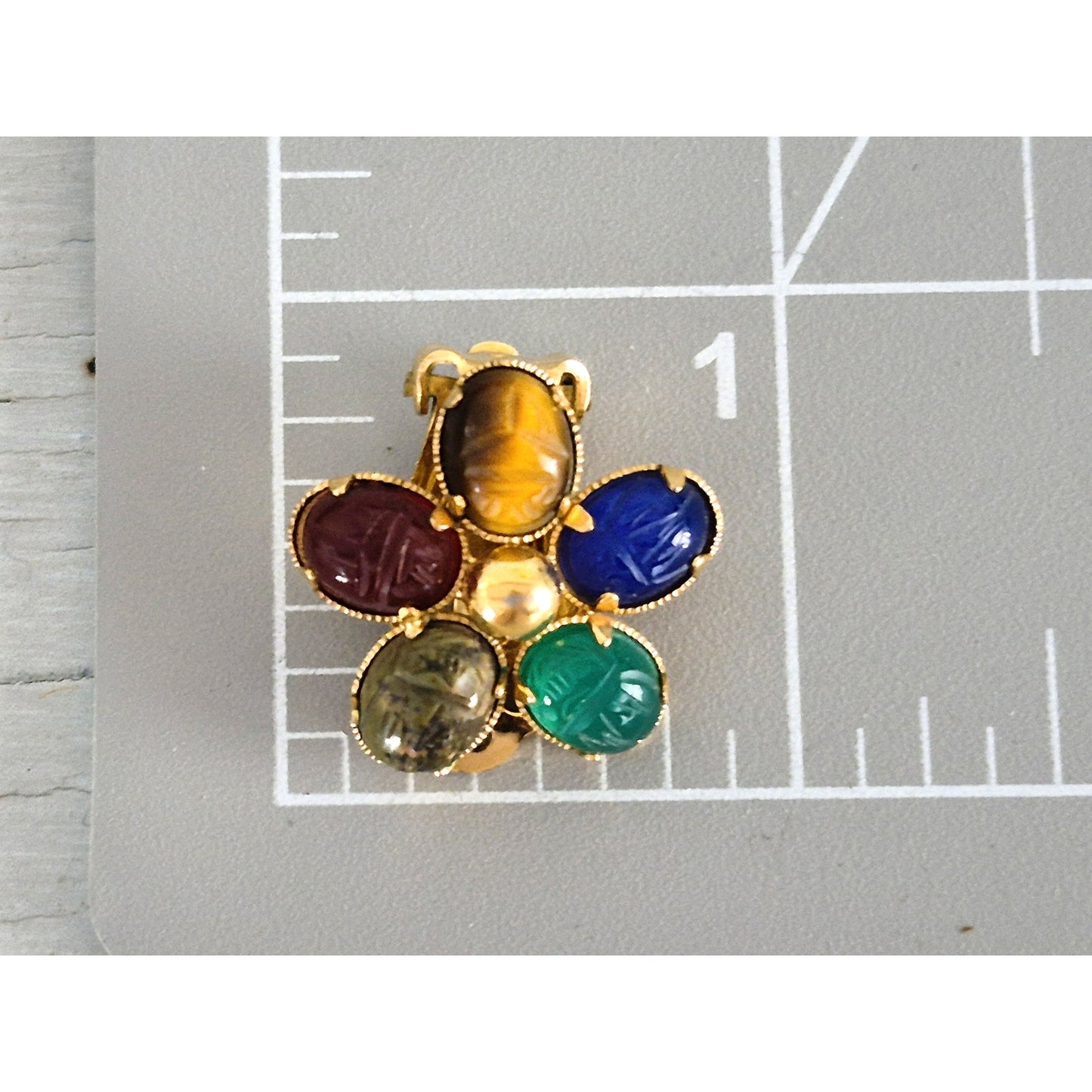 Vintage 1/20 12k GF Carved Egypt Scarab Semi-Precious Stone Flower Earrings