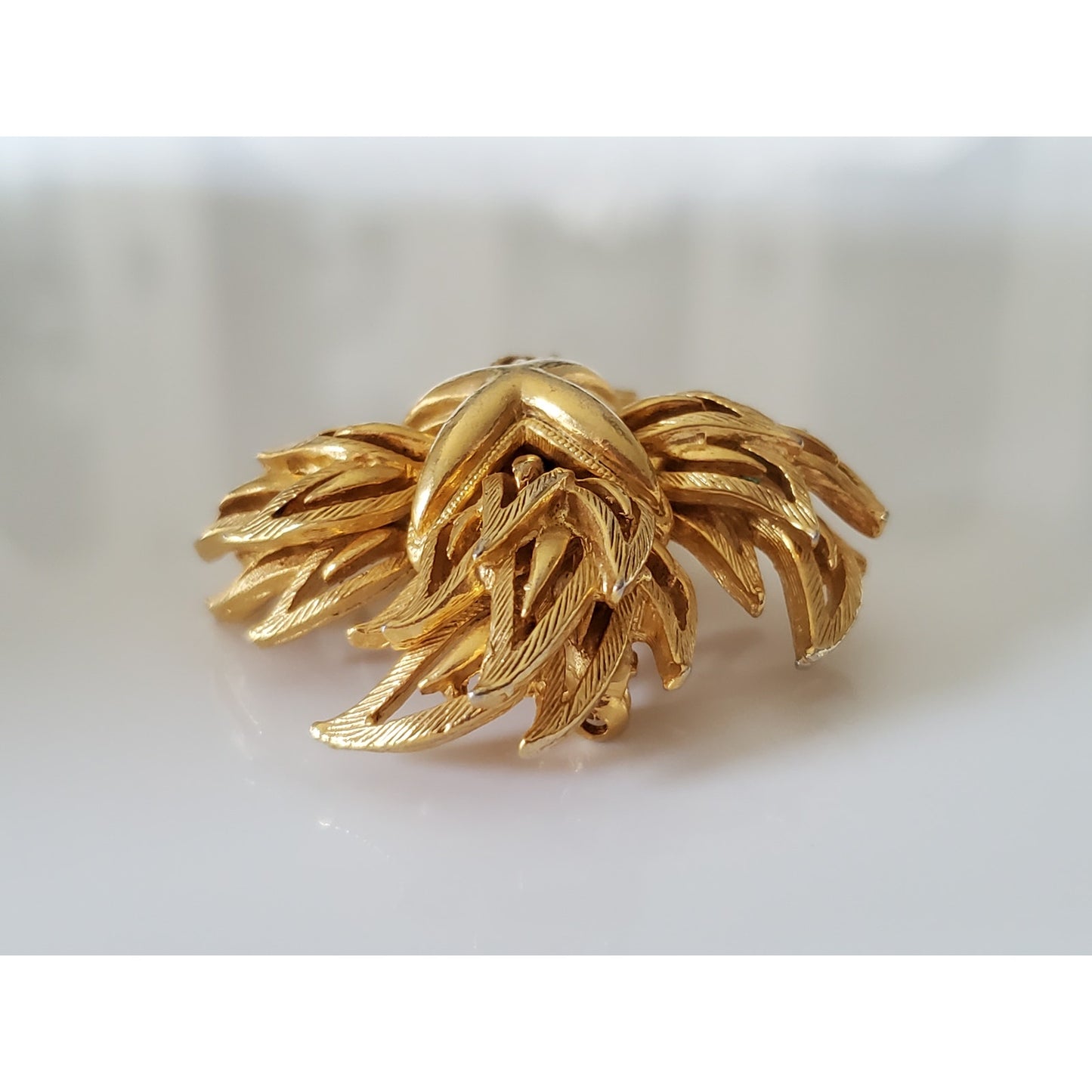 Vintage Lisner Gold Tone Leaf Brooch