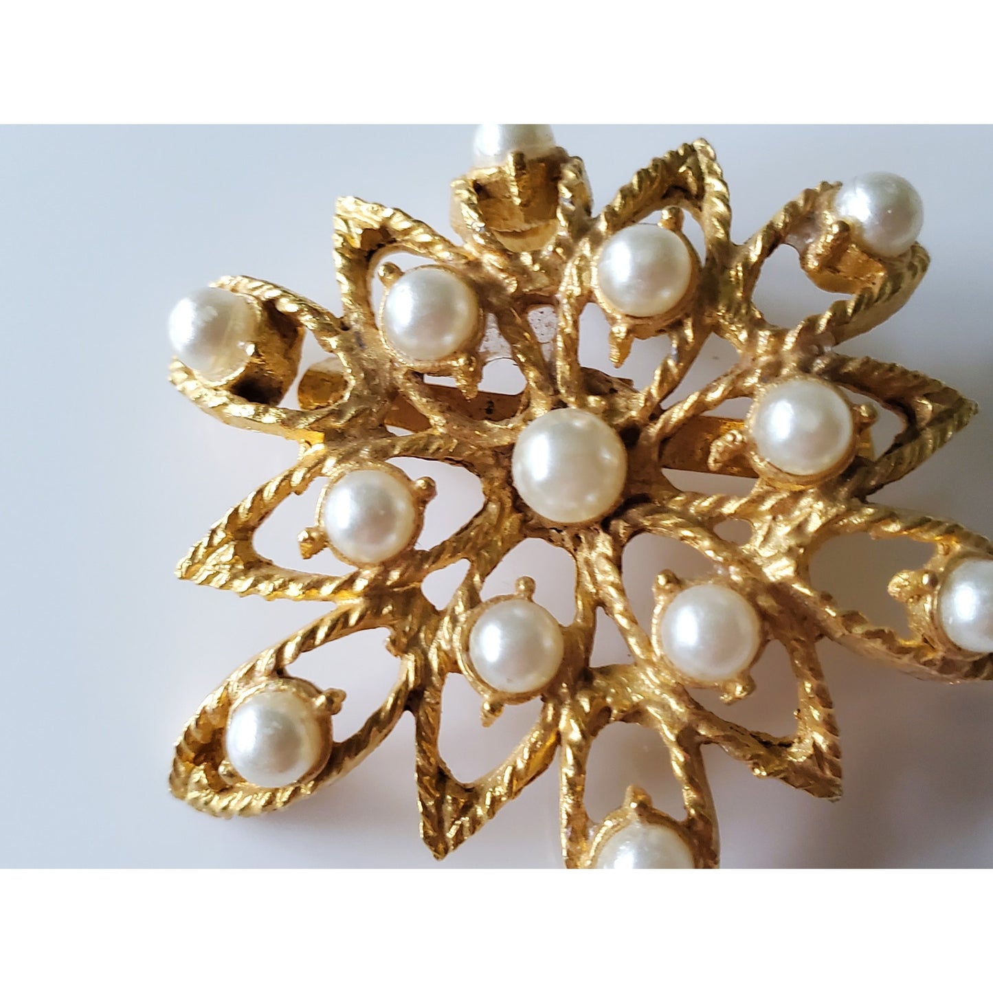 Vintage Gold Tone Faux Pearl Floral Shaped Brooch