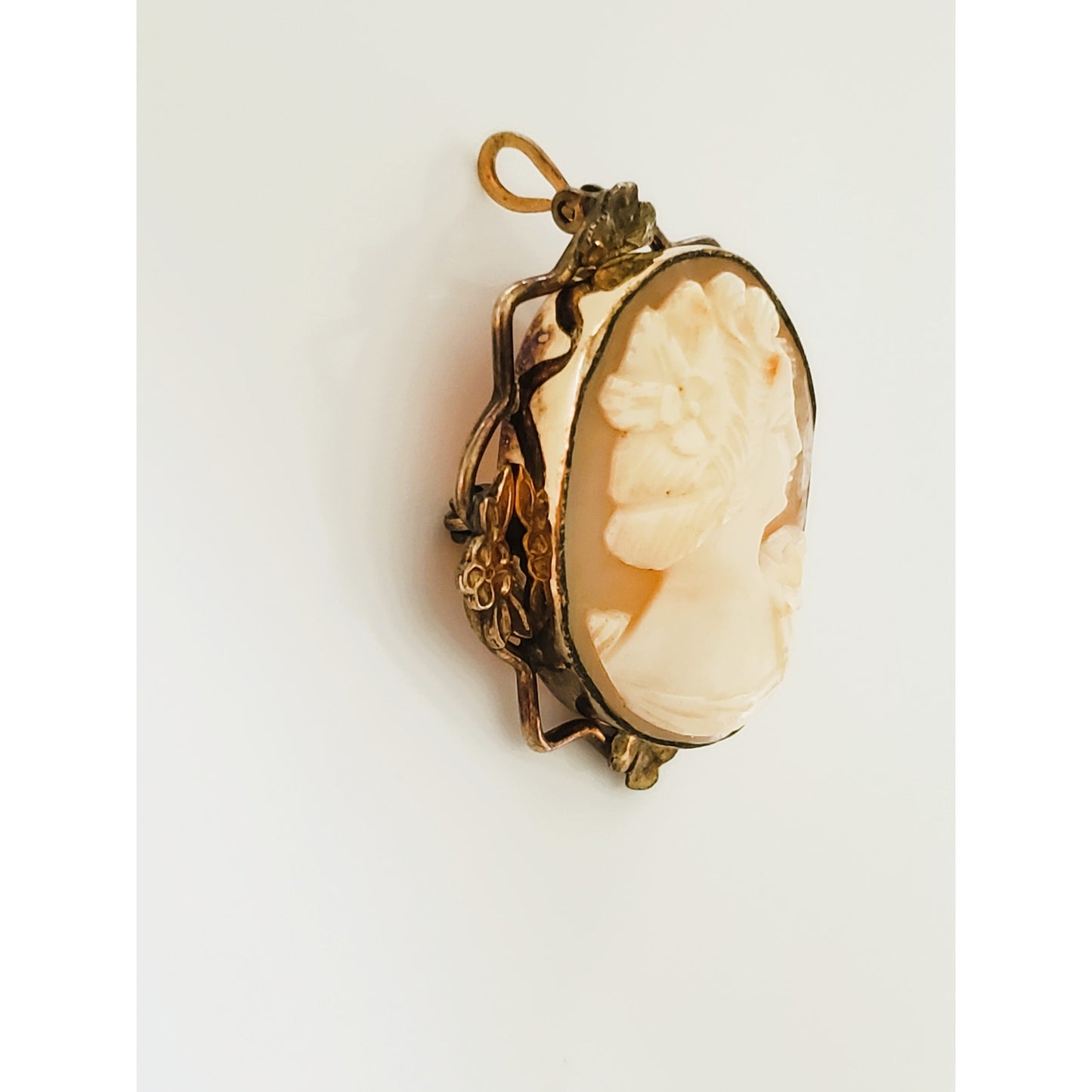 Vintage 12K Gold Filled Hand Carved Cameo Shell Brooch Pendant