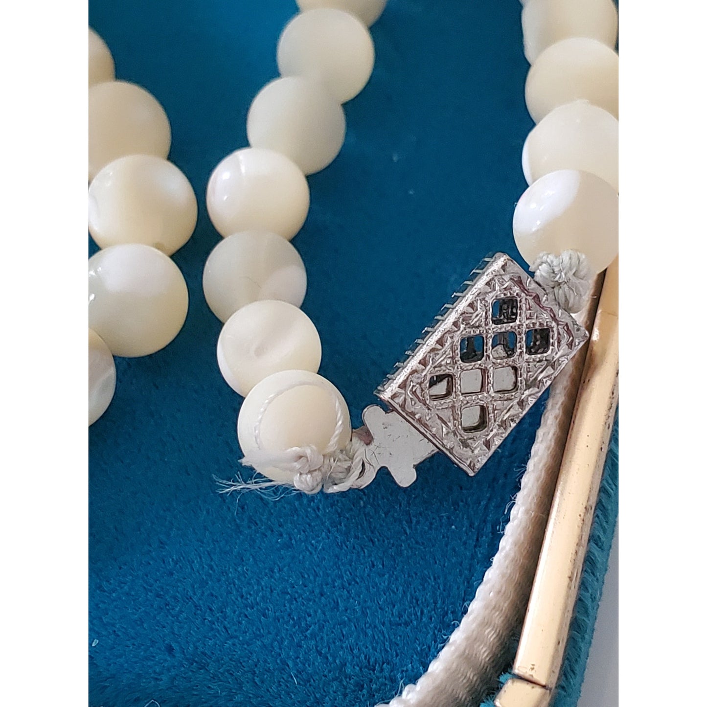 VIntage Graduated Mother of Pearl Bead Necklace