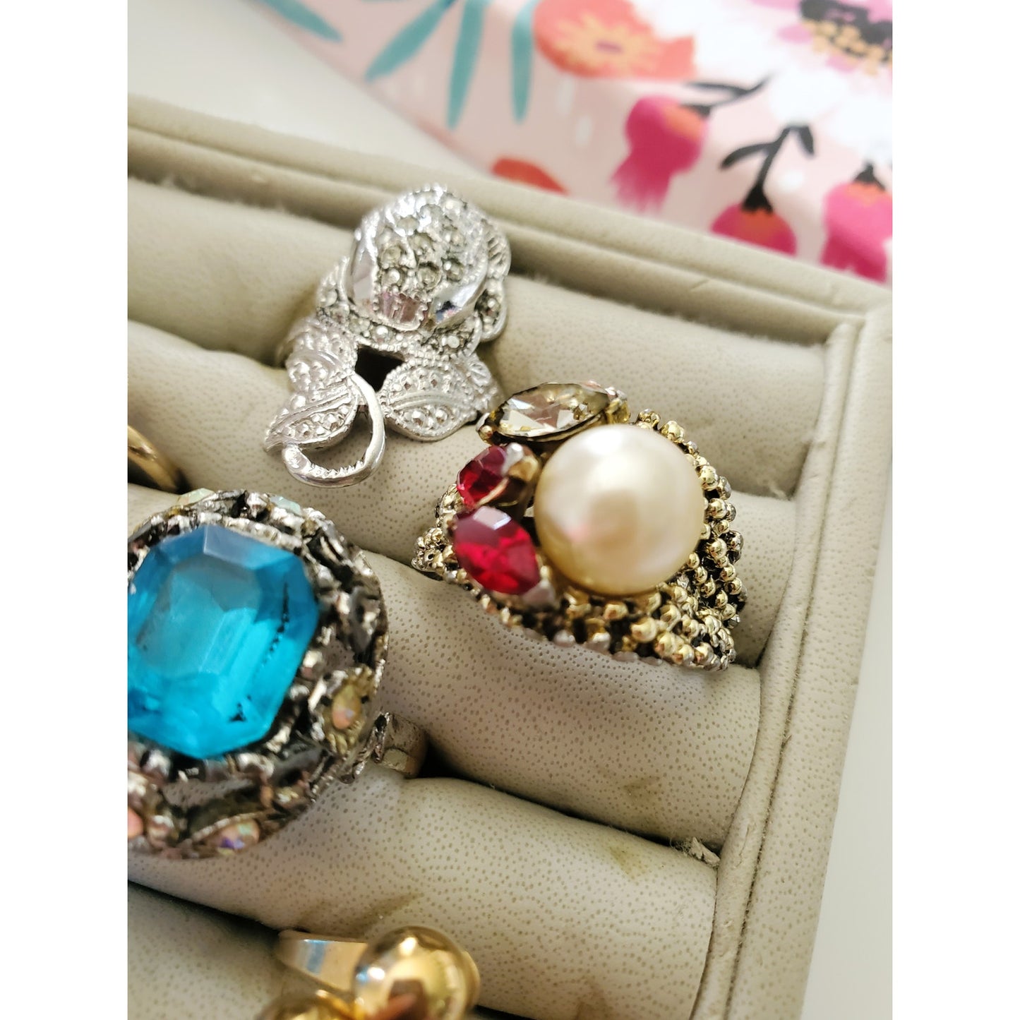 Vintage Lot of Costume Jewelry Rings 1.0