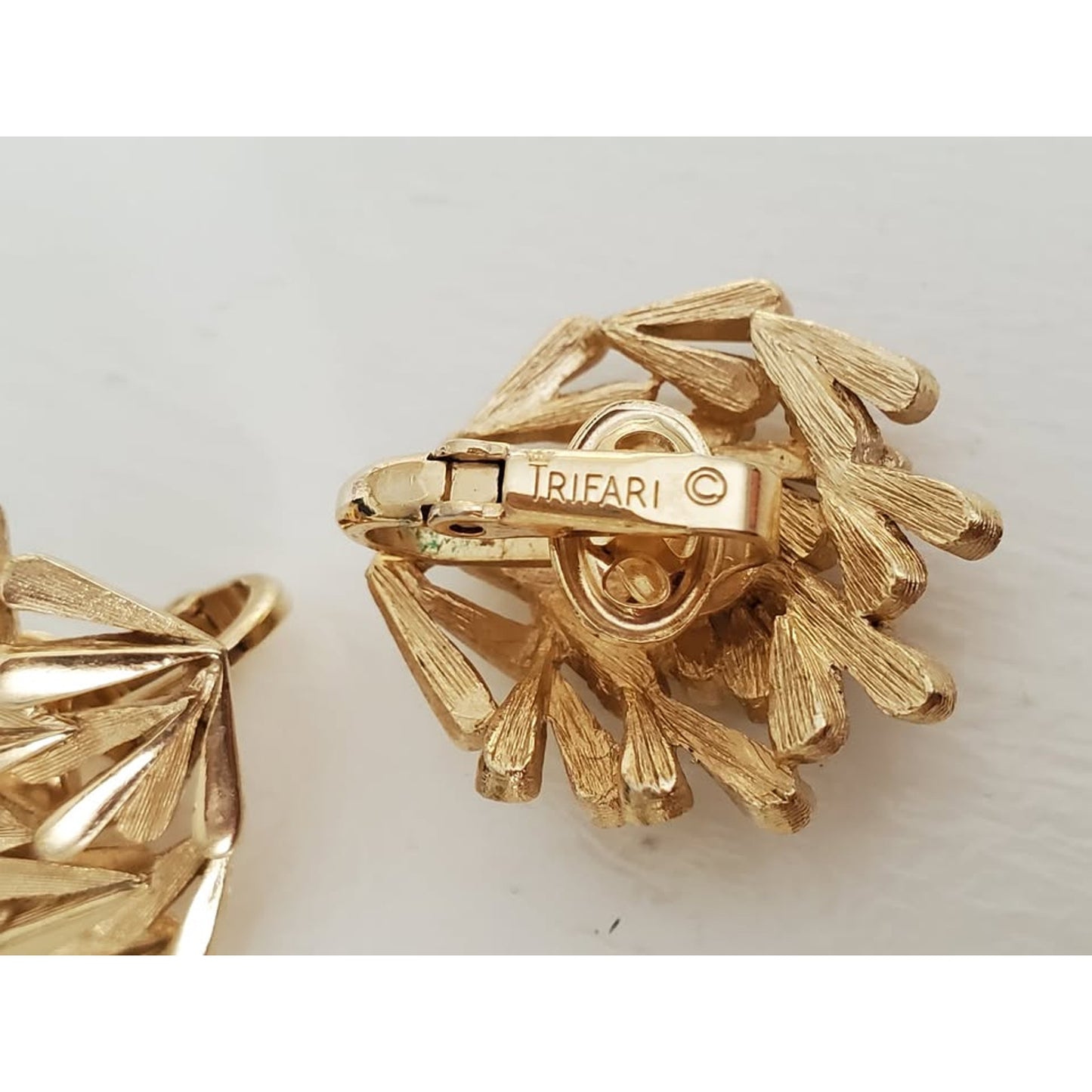 Vintage Trifari Gold-tone Leaf Clip On Earrings