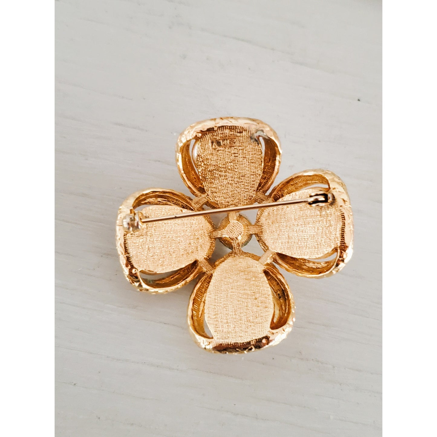 Large Vintage Metallic Floral Gold Tone Brooch