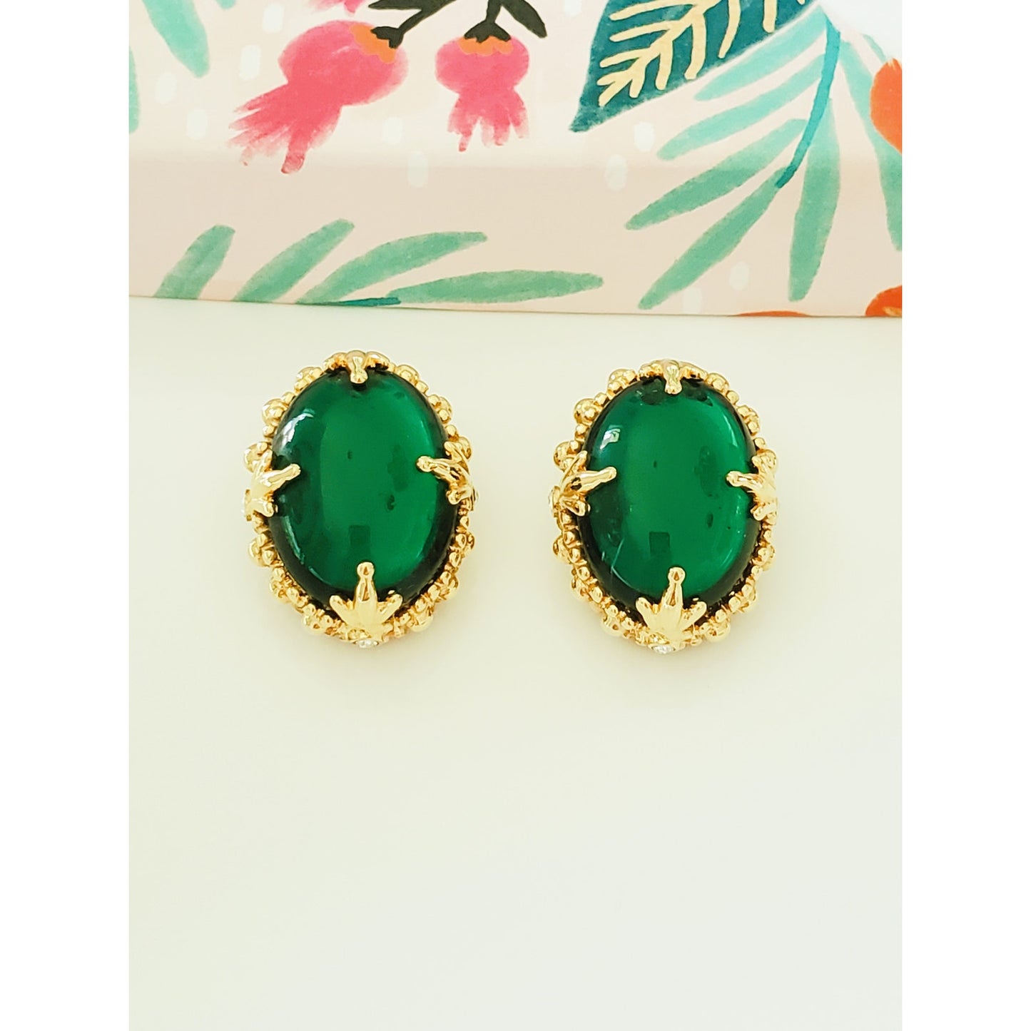 Vintage Large Green Carbochan Clip On Earrings