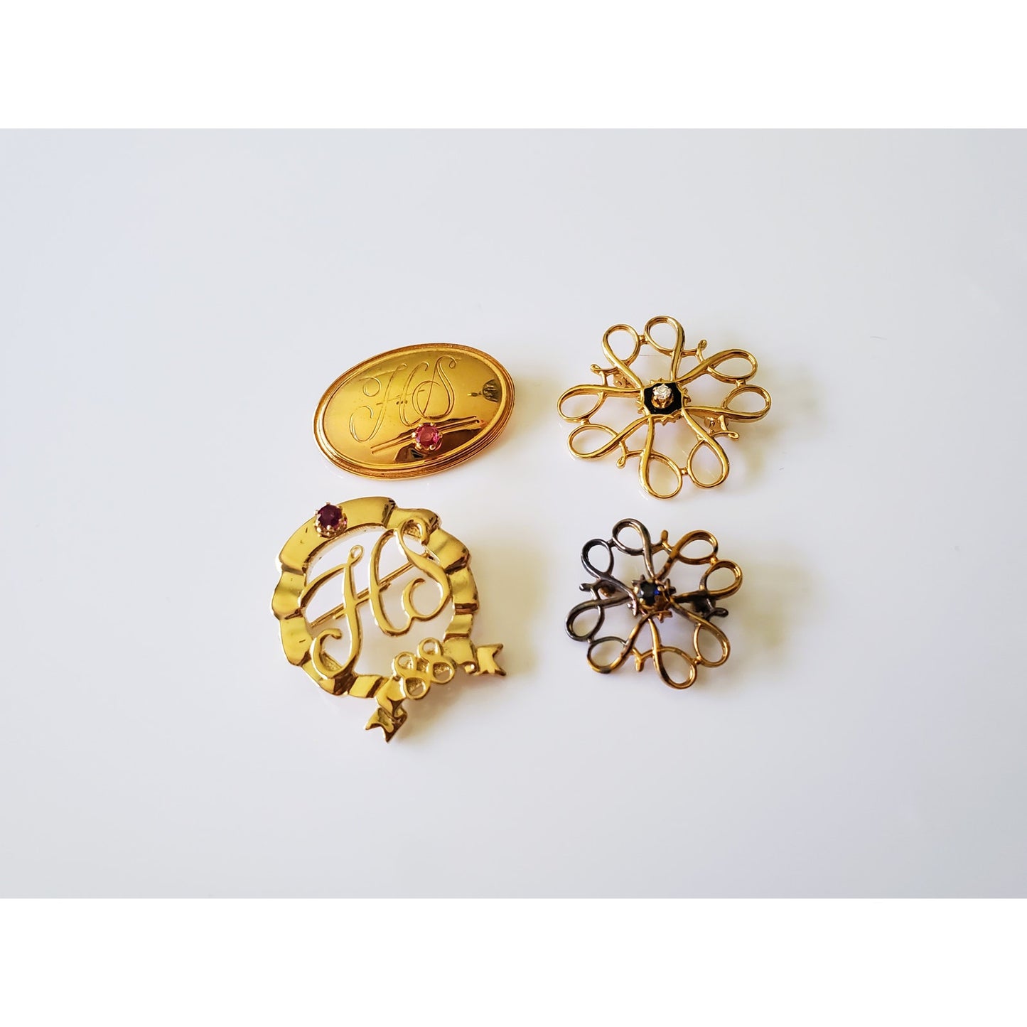Vintage Lot of 4 Gold Tone Small Brooches