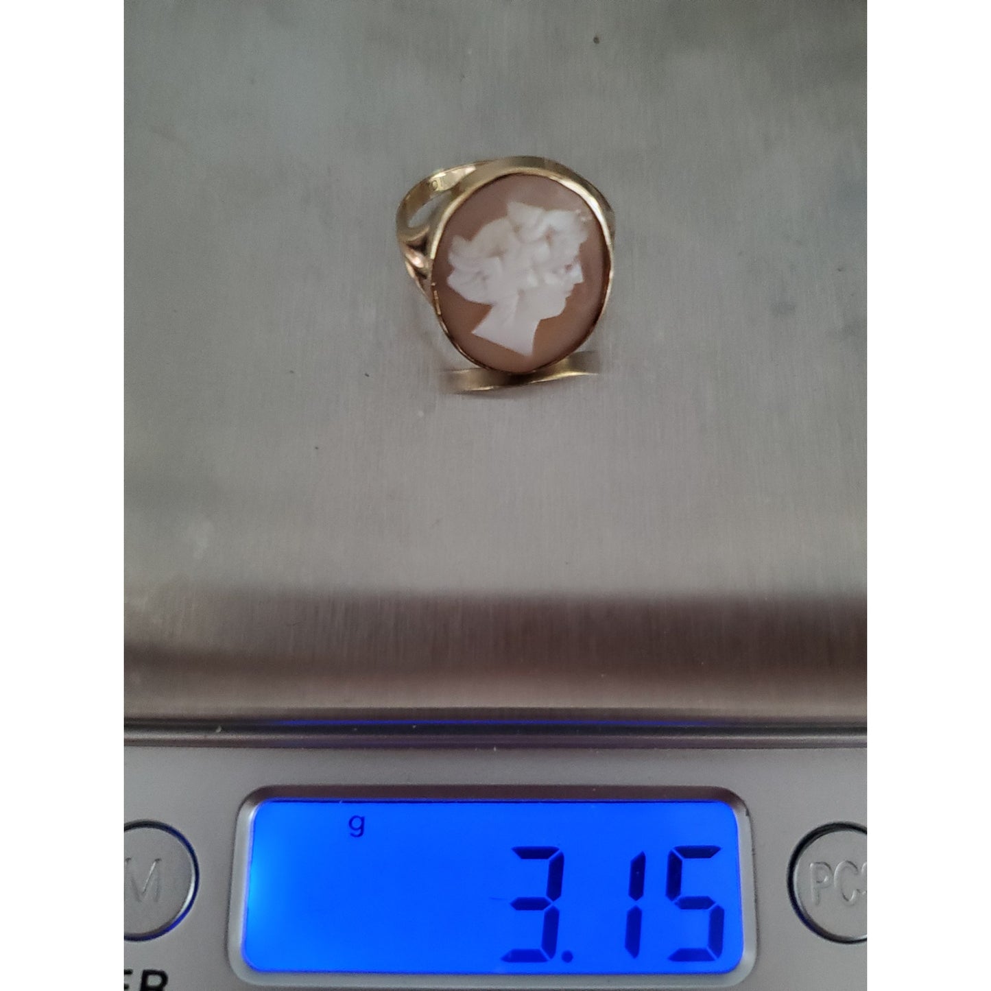 Vintage 10K Gold Cameo Shell Victorian Lady Ring