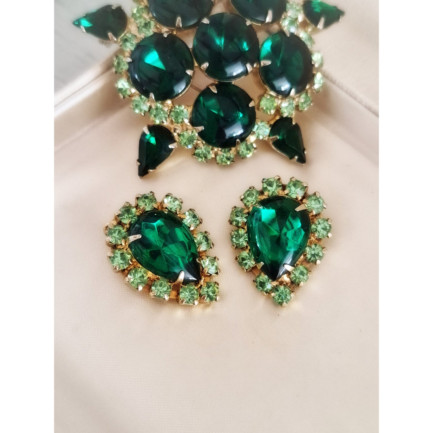 Vintage Juliana Delizza & Elster Emerald Green Rhinestone Brooch and Earring Set