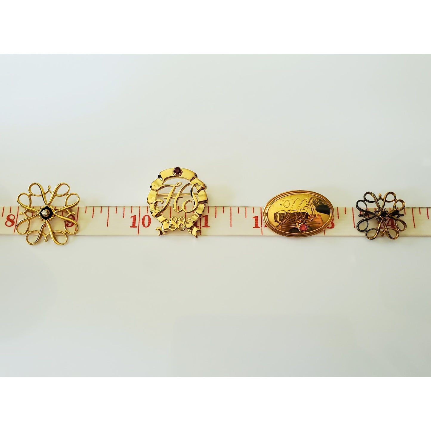 Vintage Lot of 4 Gold Tone Small Brooches