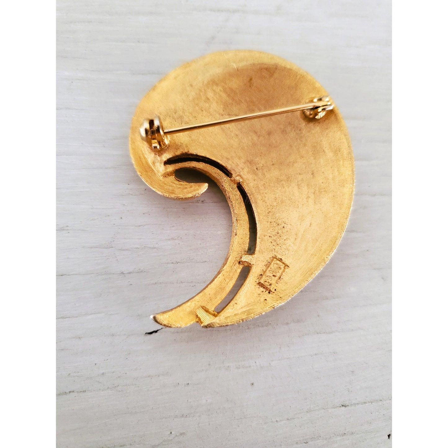 Vintage JJ Gold Tone Bronze Swirl Rhinestones Brooch