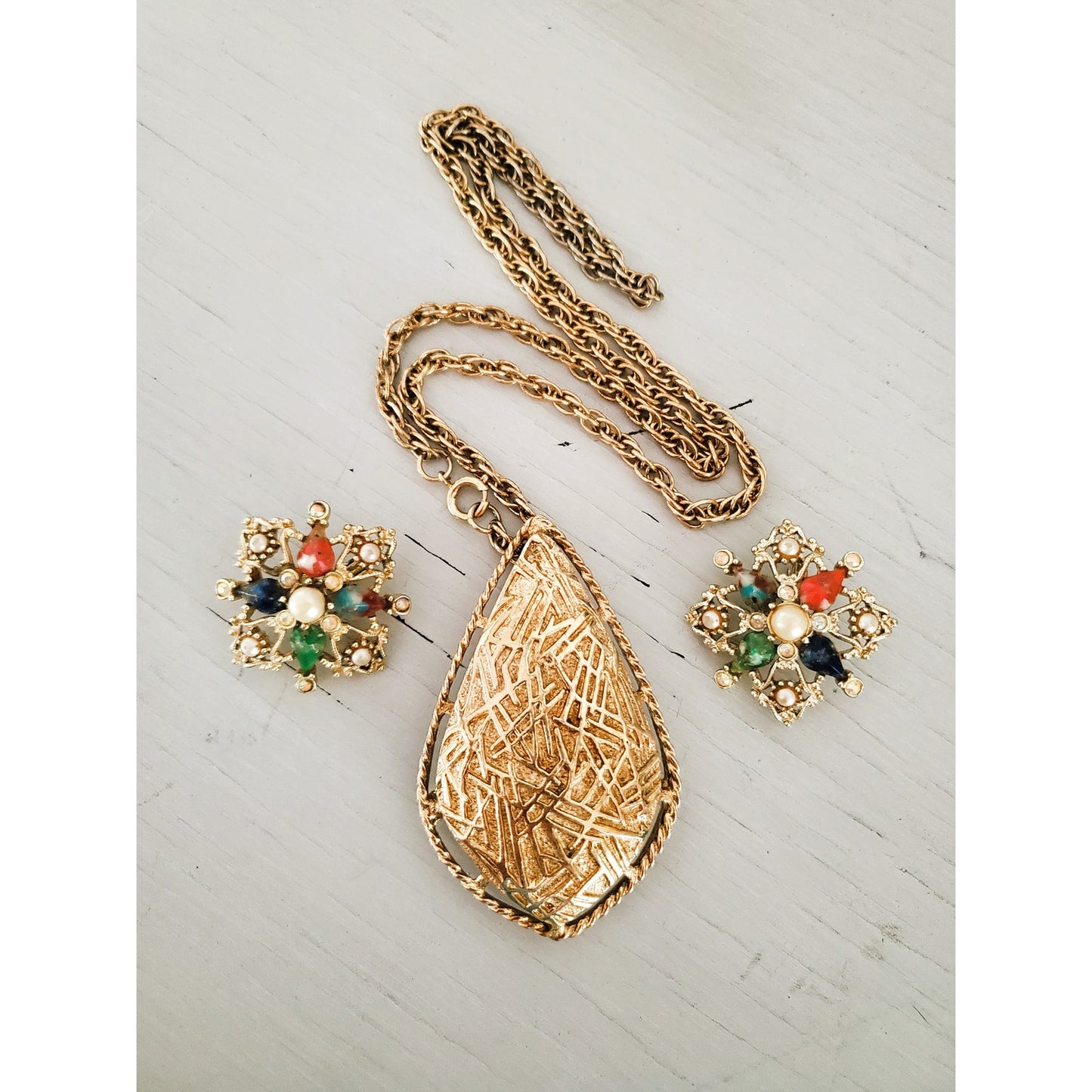 Vintage Sarah Coventry Gold Tone Necklace and Earring Set