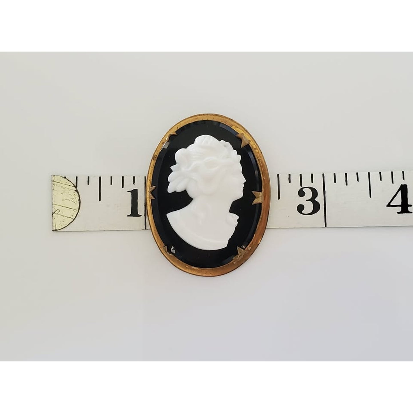 Vintage Gold Plated Black and White Stone Cameo Brooch