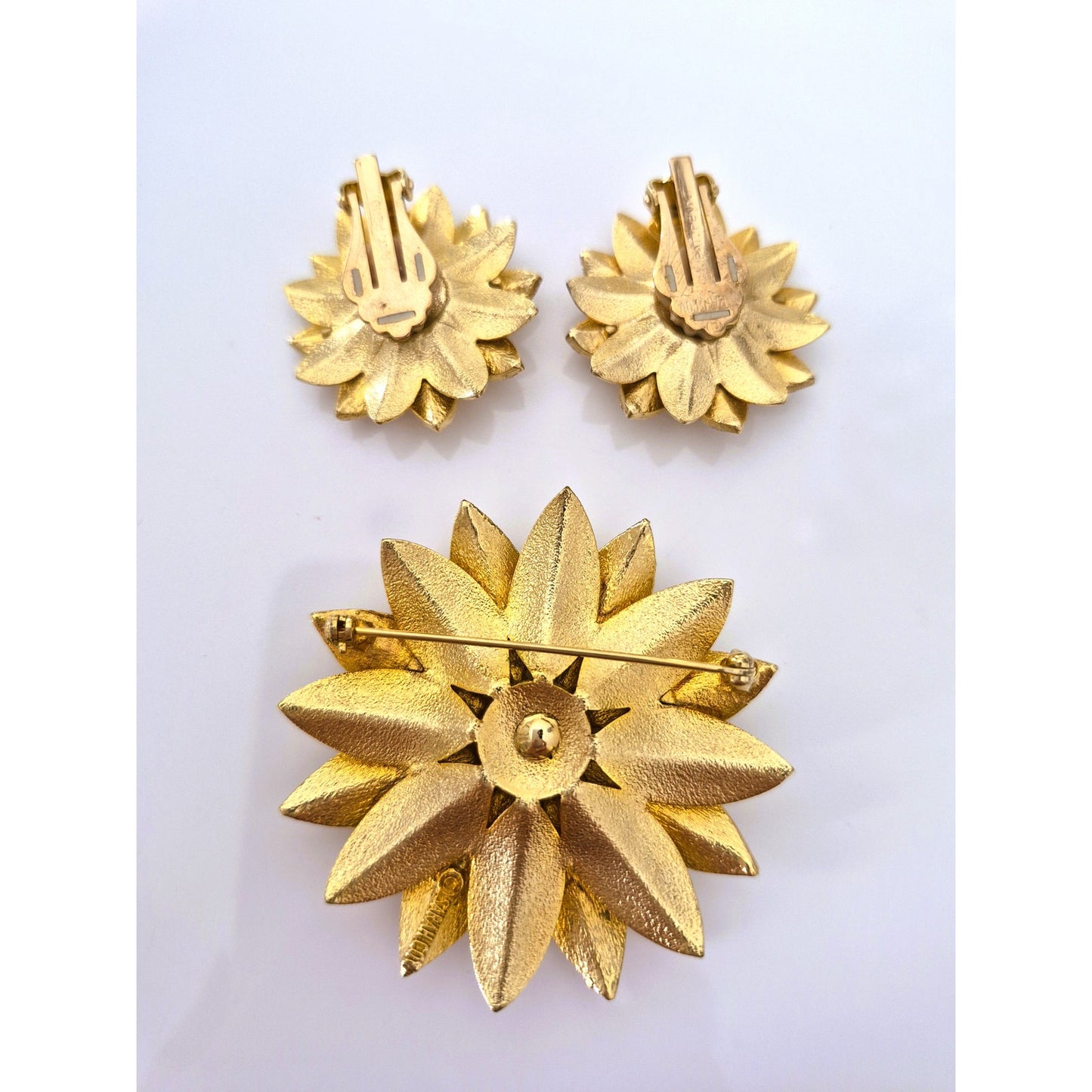 Vintage Sarah Coventry Pat Pend Satin Gold Daisy Brooch and Earring Set