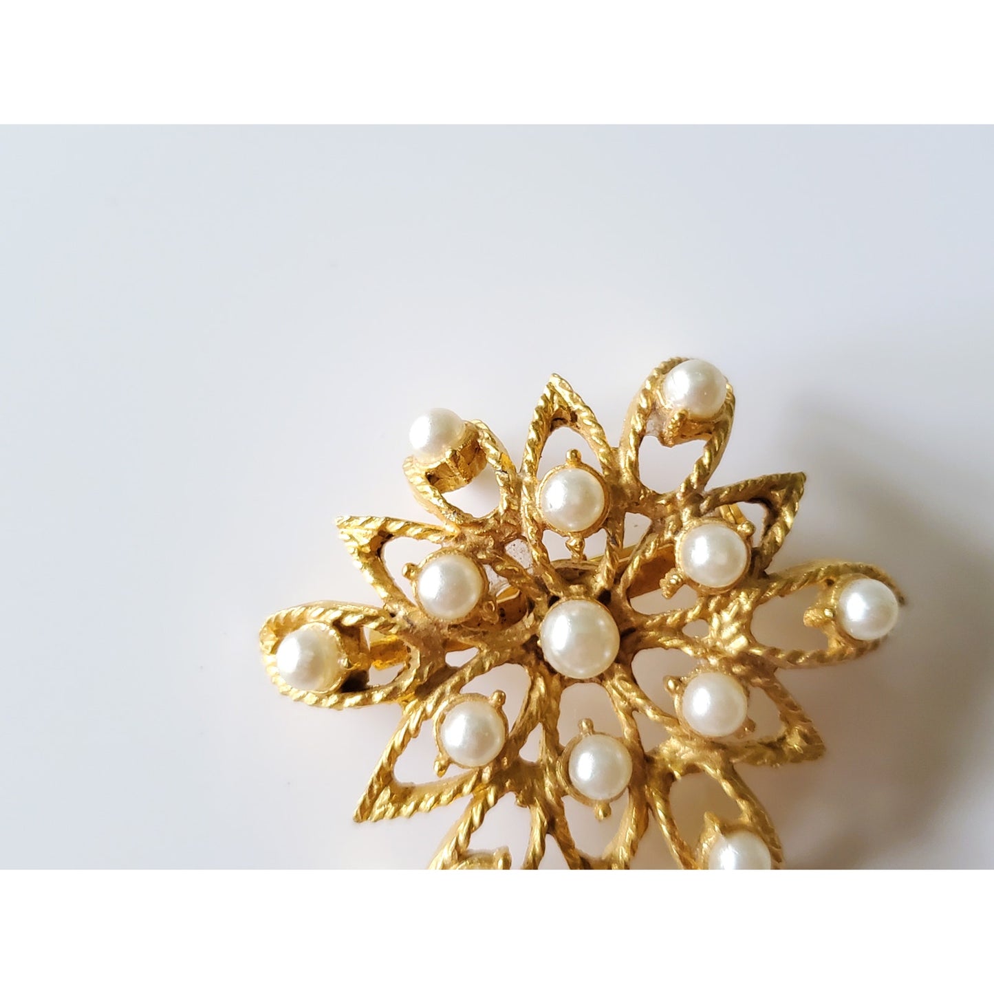 Vintage Gold Tone Faux Pearl Floral Shaped Brooch