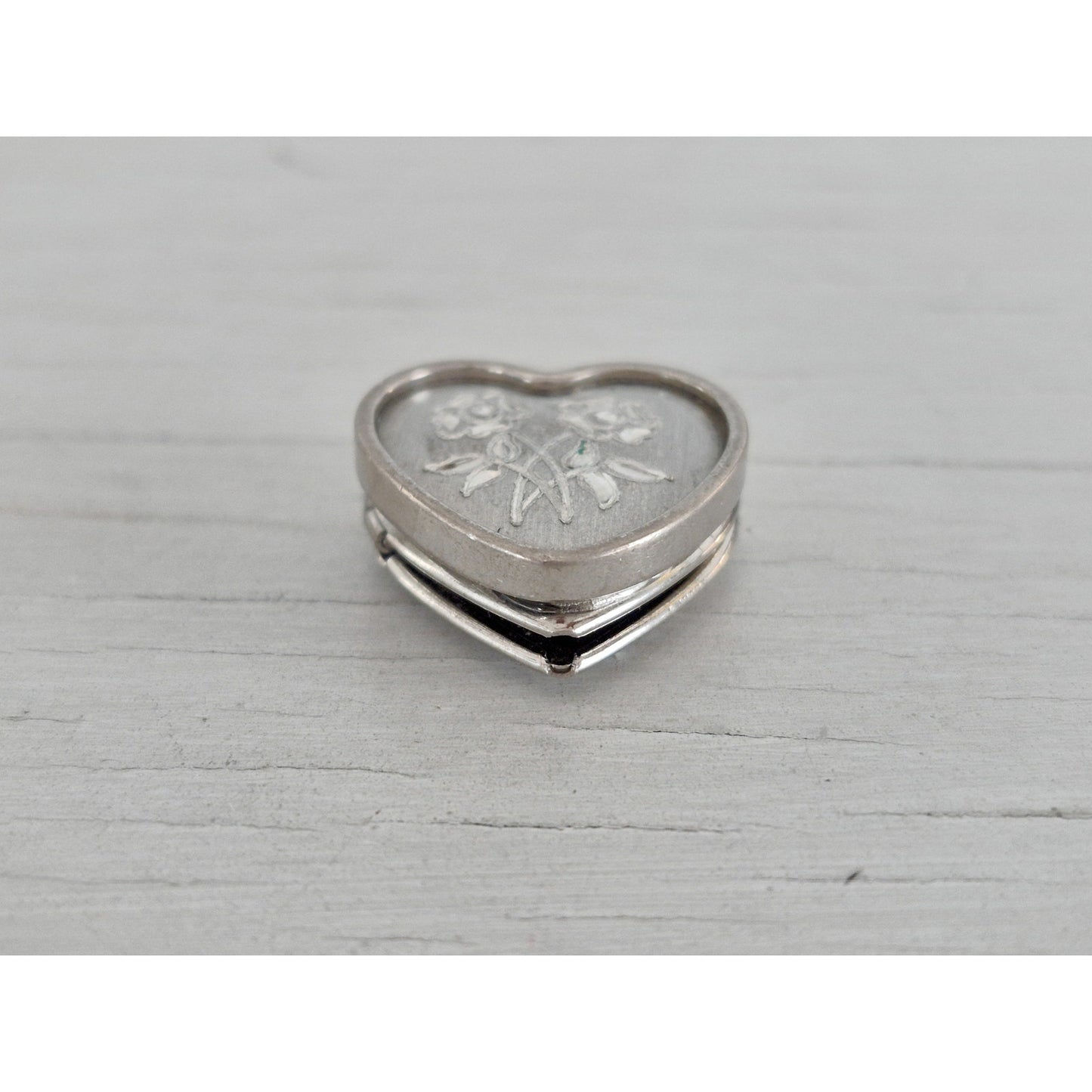 Vintage Silver-tone Diamond Cut Floral Heart Locket