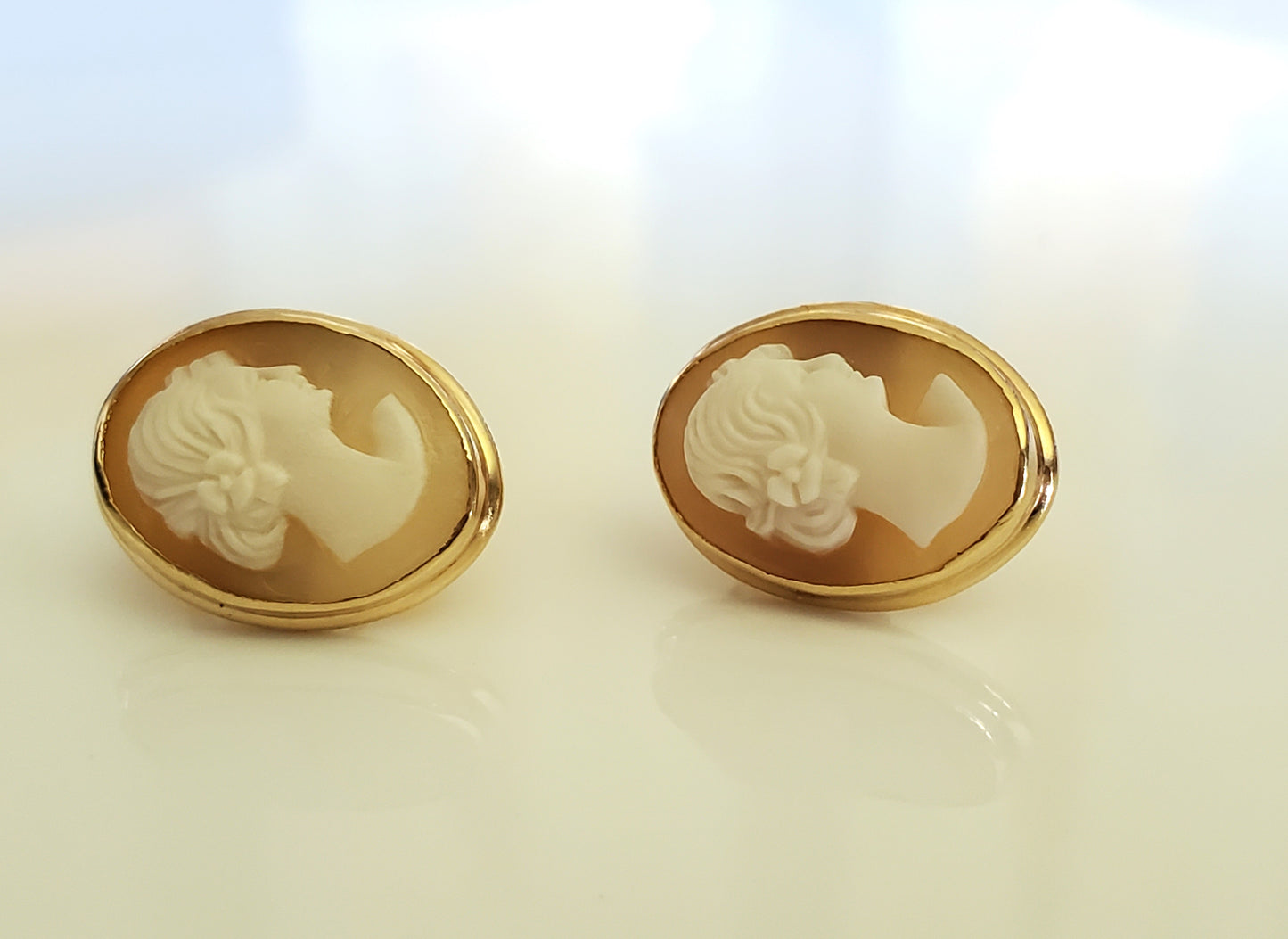 14K Solid Gold - Vintage Cameo Stud Earrings – 3.24g