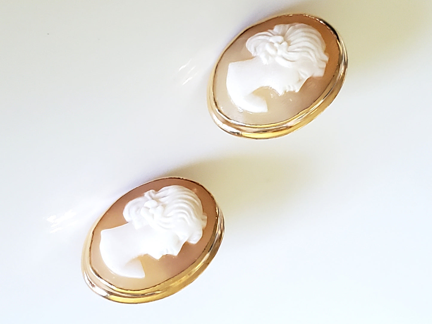 14K Solid Gold - Vintage Cameo Stud Earrings – 3.24g