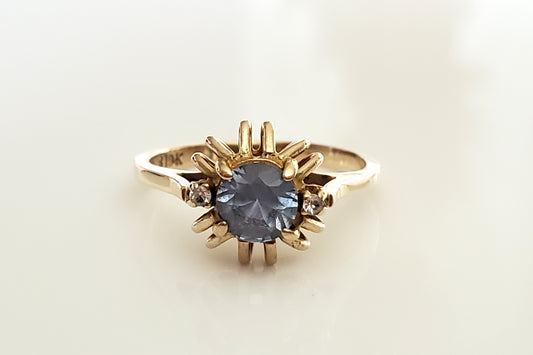 10K Gold - Vintage Light Blue and White Quartz Ring