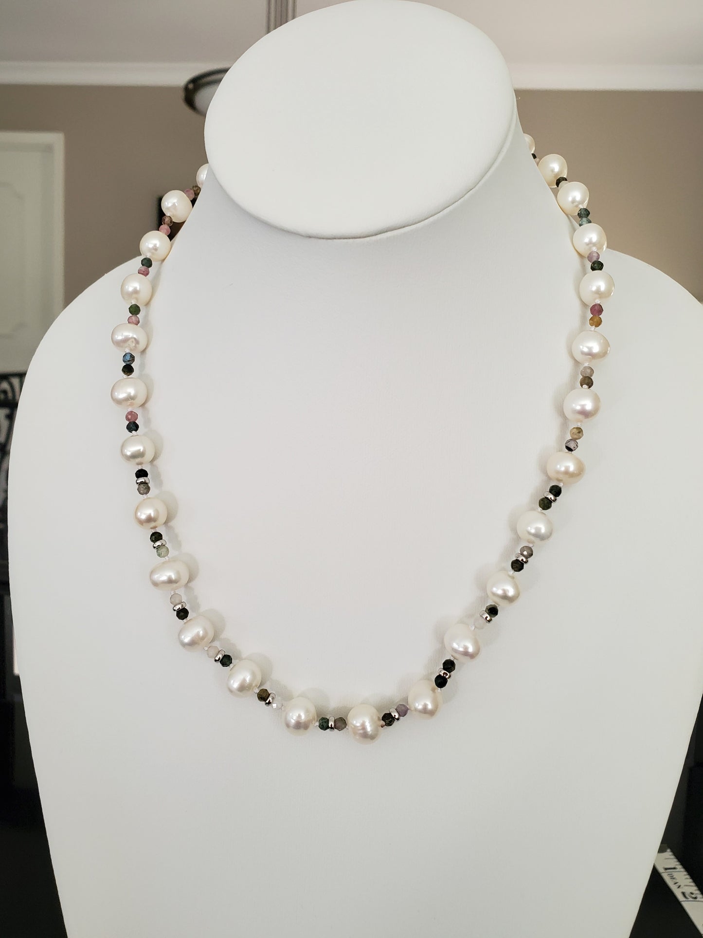 Cultured Freshwater Pearls with colored glass Beads