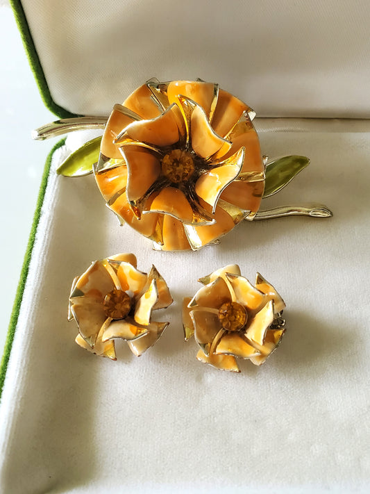 Vintage 1960s Demi Parure Yellow Floral Brooch and Clip-on Set