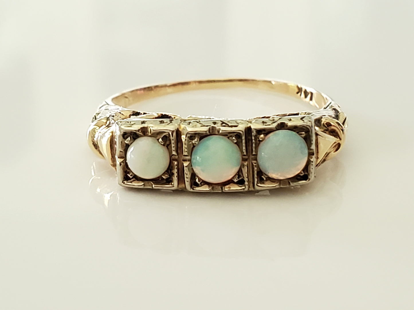 Beautiful Victorian Art Deco Filigree Opal Ring - 14K Gold